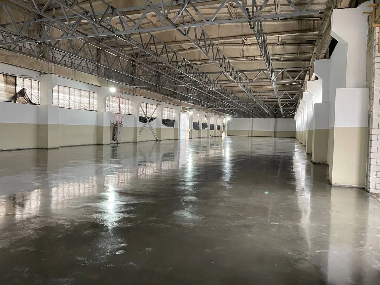 Побочное разрушение промышленного пола из-за ошибок на этапе устройства