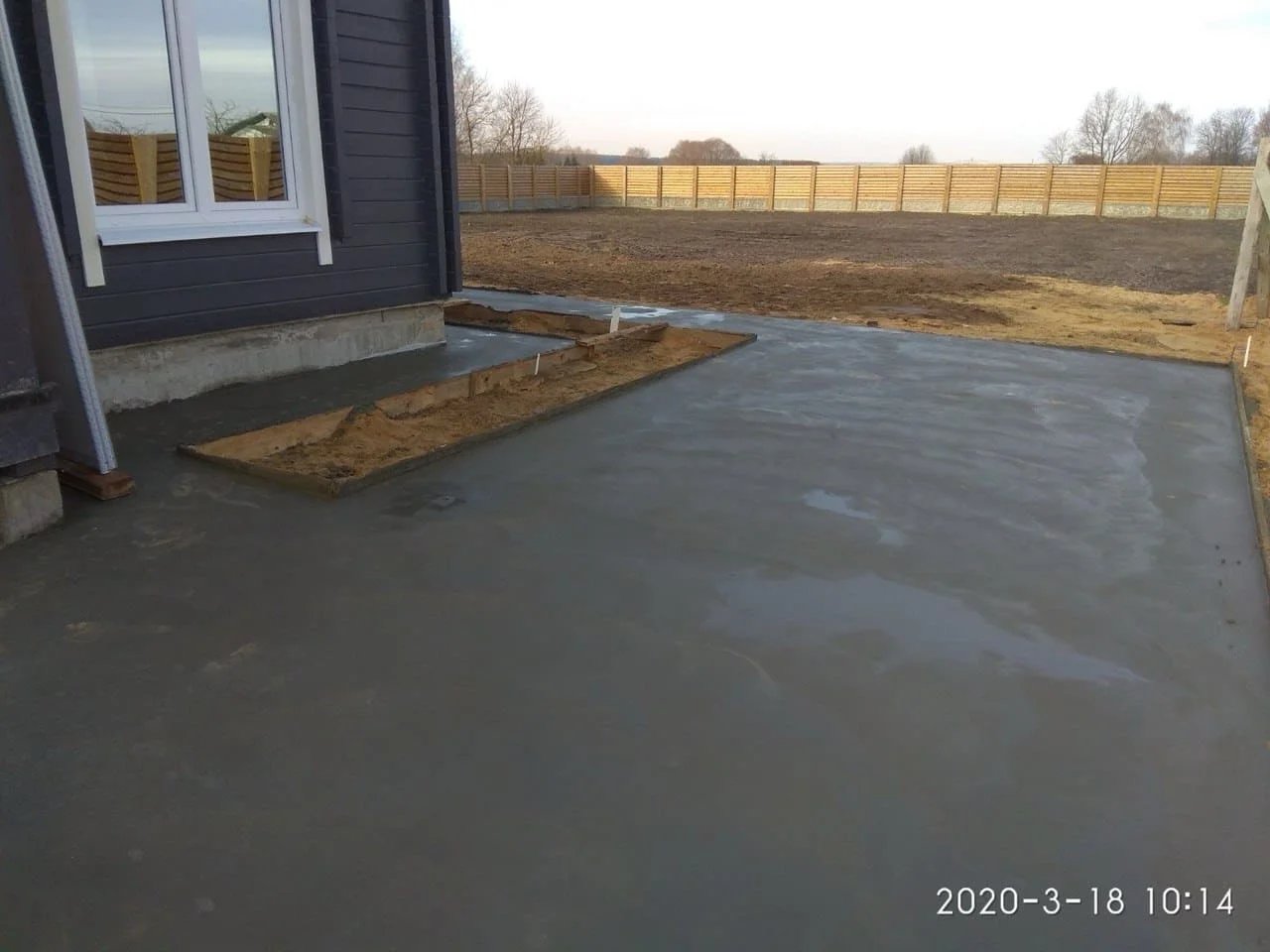 Монтаж армирования под заливку бетонного промышленного пола