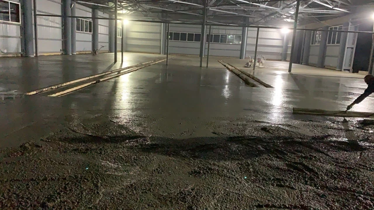 Армированная сетка при монтаже бетонного пола в складе