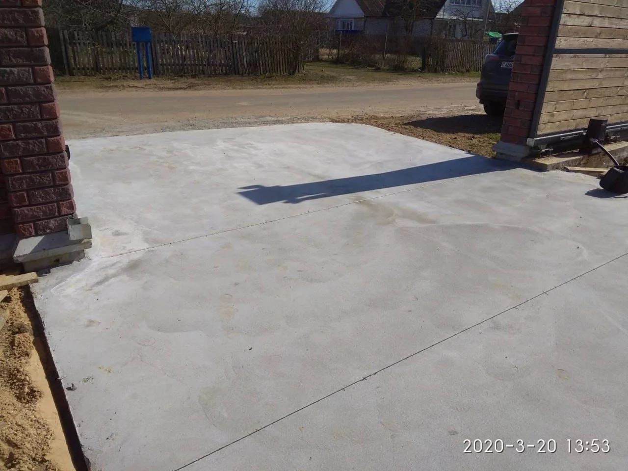 Готовая армированная бетонная стяжка по грунту в промышленном помещении