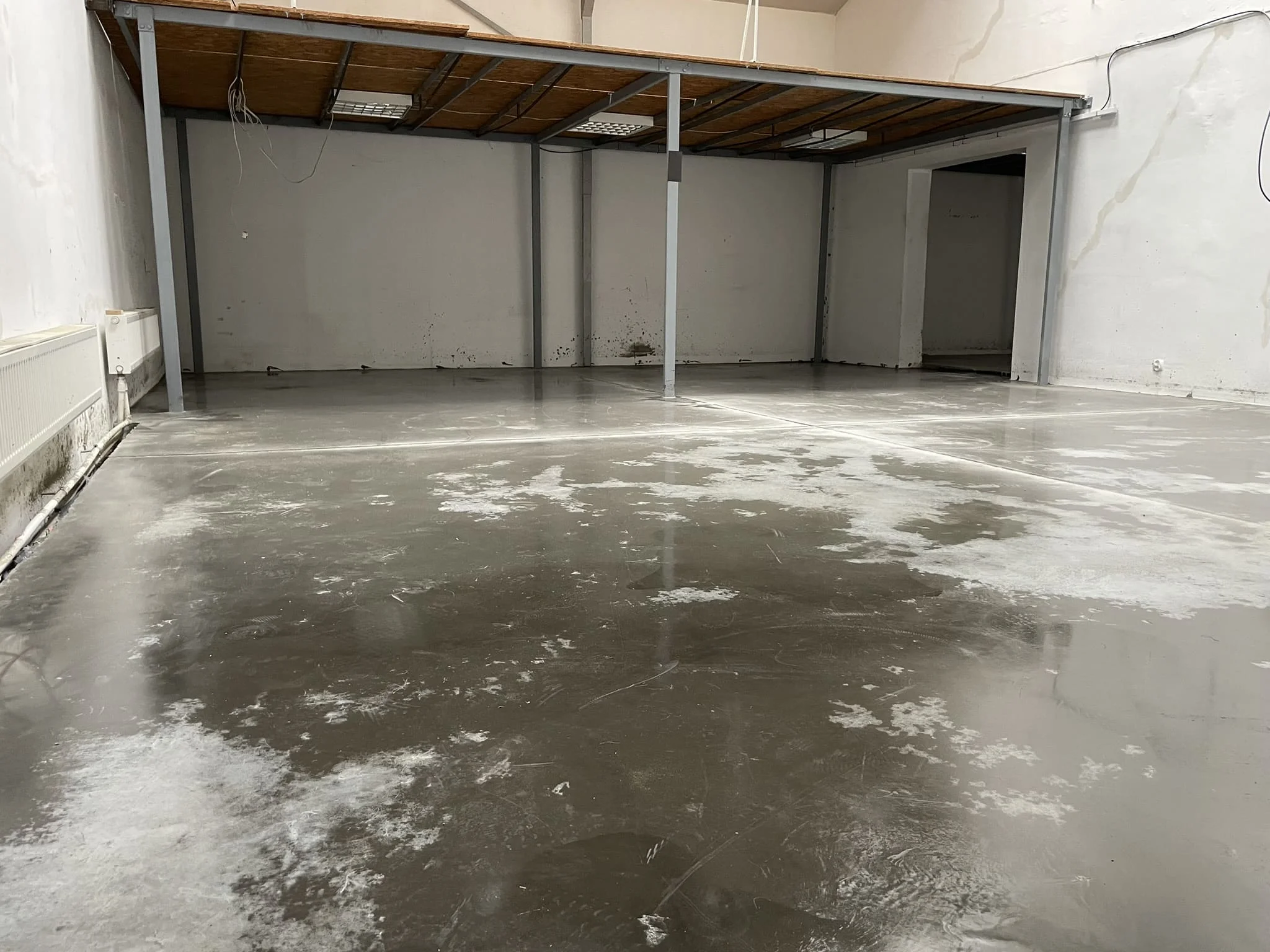 Эксплуатация износостойкого бетонного пола с разметкой и активным движением техники / ТопПолГарант