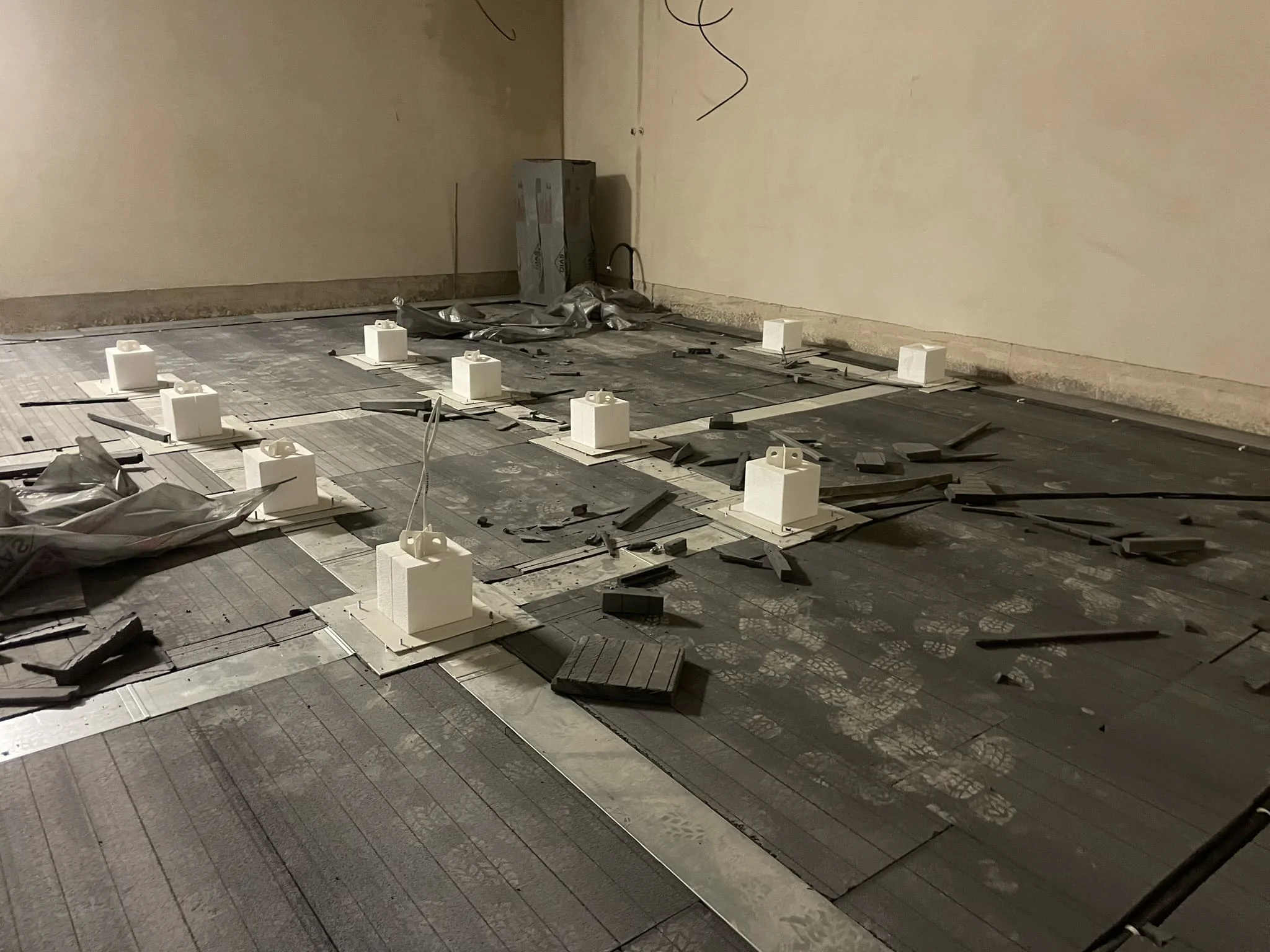 Нанесение и затирка топпинговой смеси на свежий бетон / ТопПолГарант