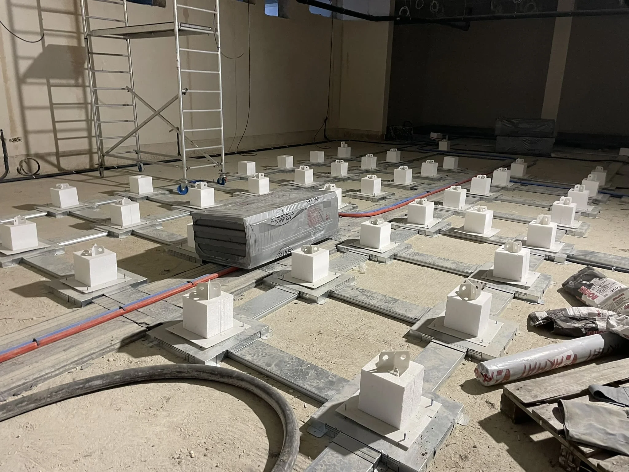 Эксплуатация готового топпингового пола в современном логистическом центре / ТопПолГарант