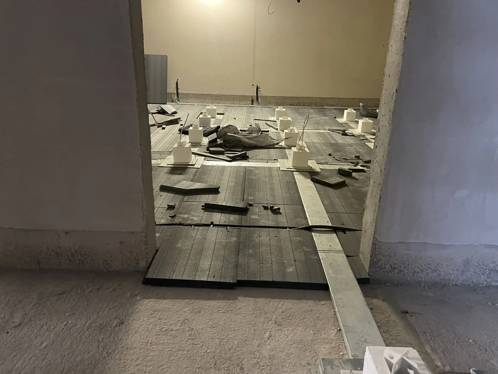 Сравнение устройства топпингового и наливного пола на производственном объекте / ТопПолГарант