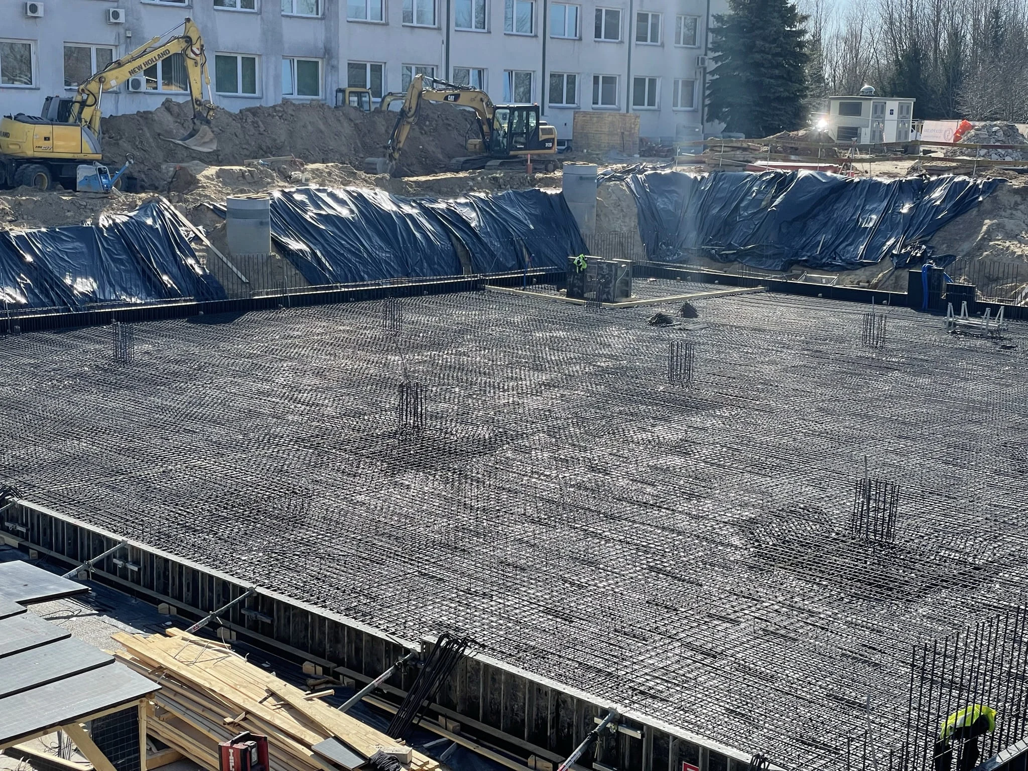 Виды технических полов и их применение в серверных и лабораториях / ТопПолГарант