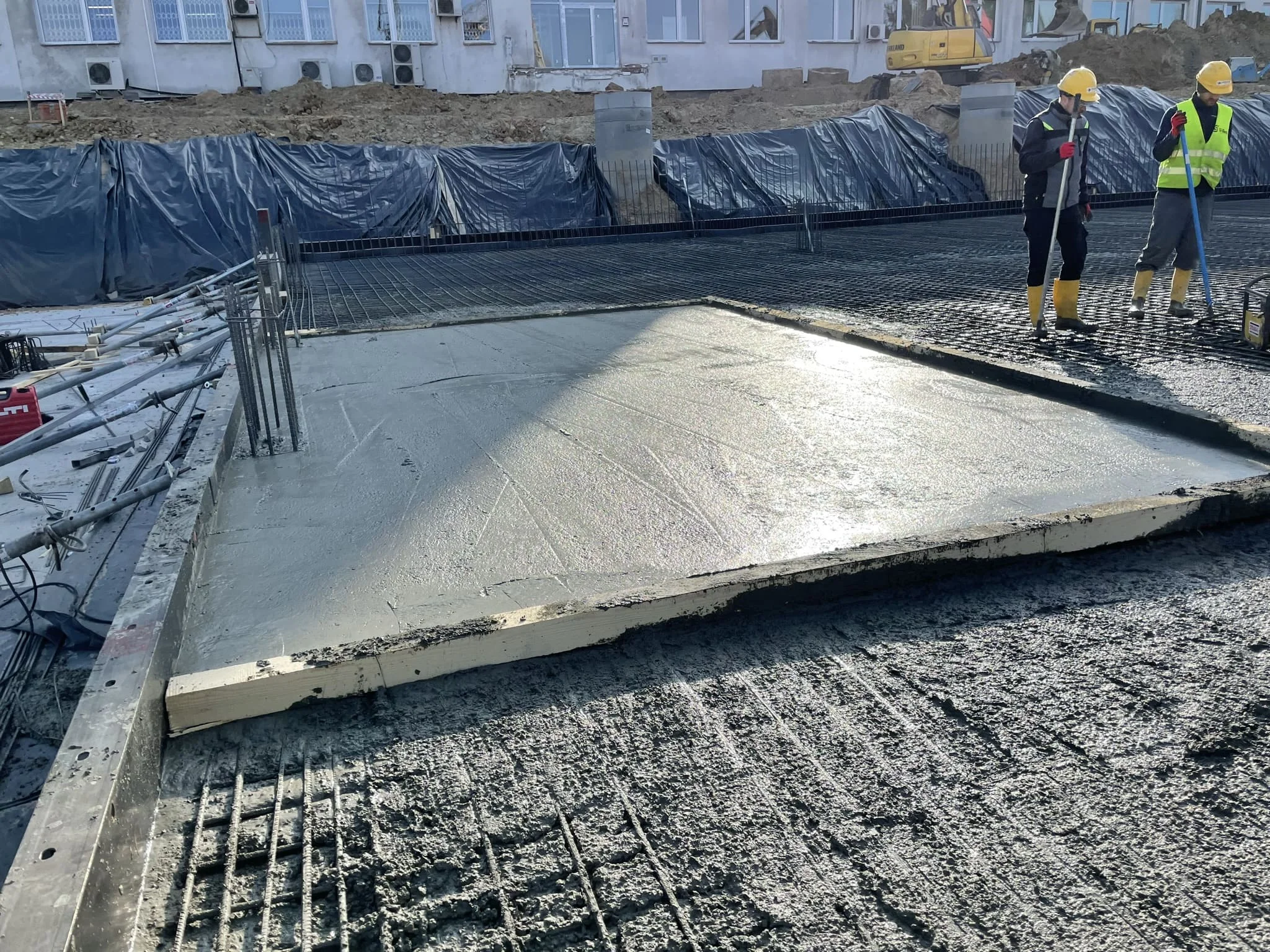 Шлифовка и обработка бетонного пола для делового офиса или склада / ТопПолГарант