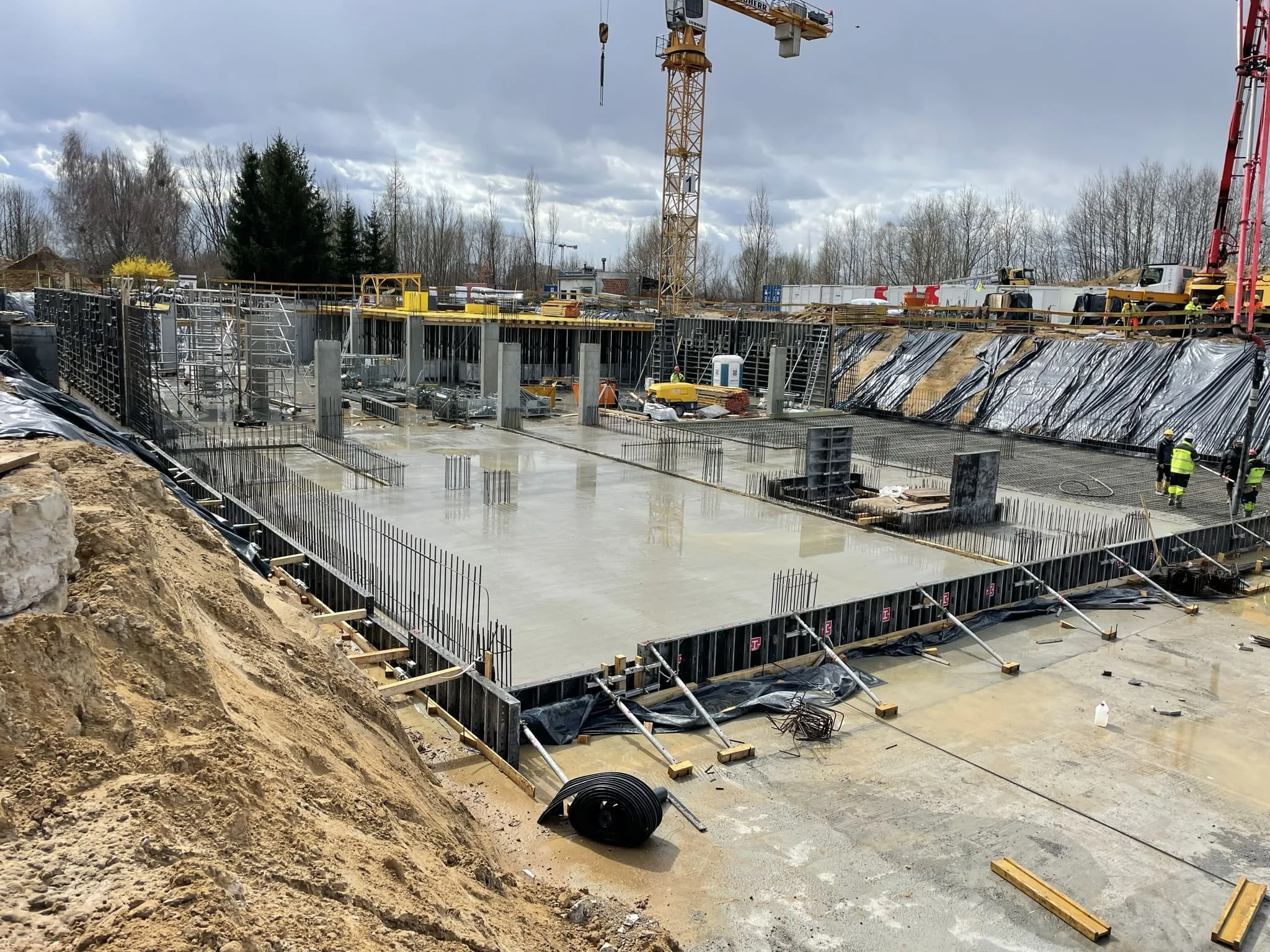 Торговый зал с монолитным полированным бесшовным полом / ТопПолГарант