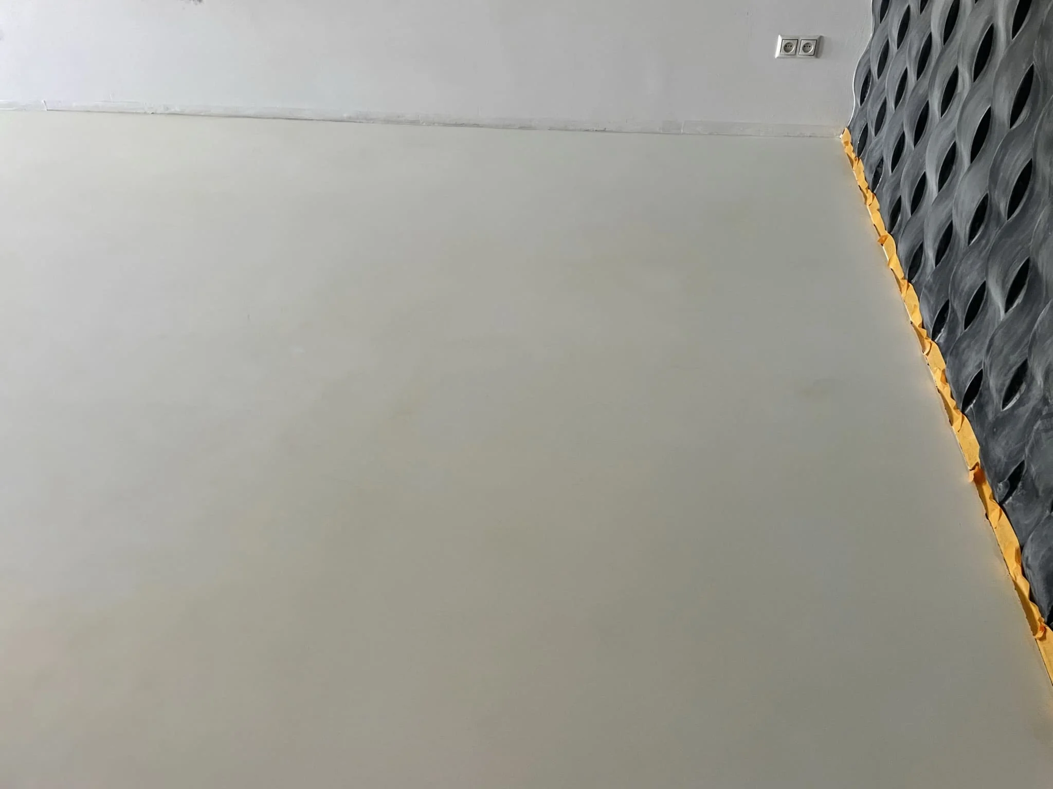 Готовый колерованный полимерный пол в складе или спорткомплексе / ТопПолГарант