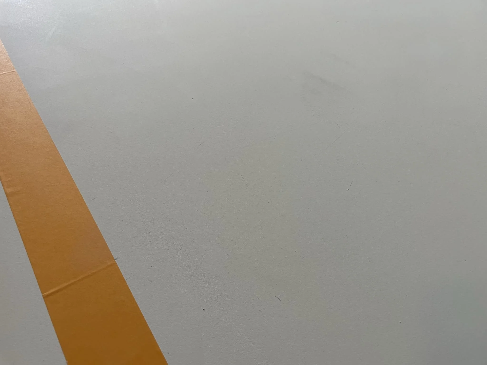 Сравнение бетонного пола и эпоксидного полимерного покрытия в цехе / ТопПолГарант