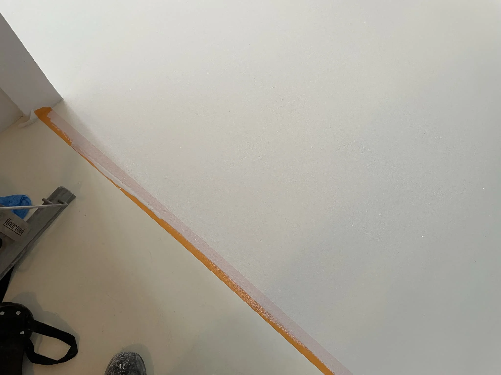 Пример эксплуатации полиуретанового пола в зоне активного движения техники / ТопПолГарант