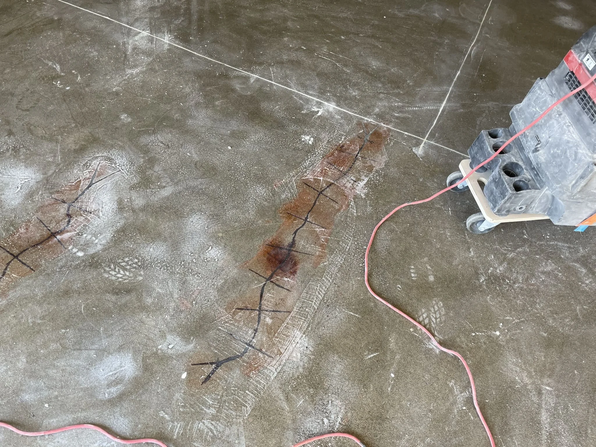 Монтаж полиуретанового химстойкого пола на автомойке или складе / ТопПолГарант