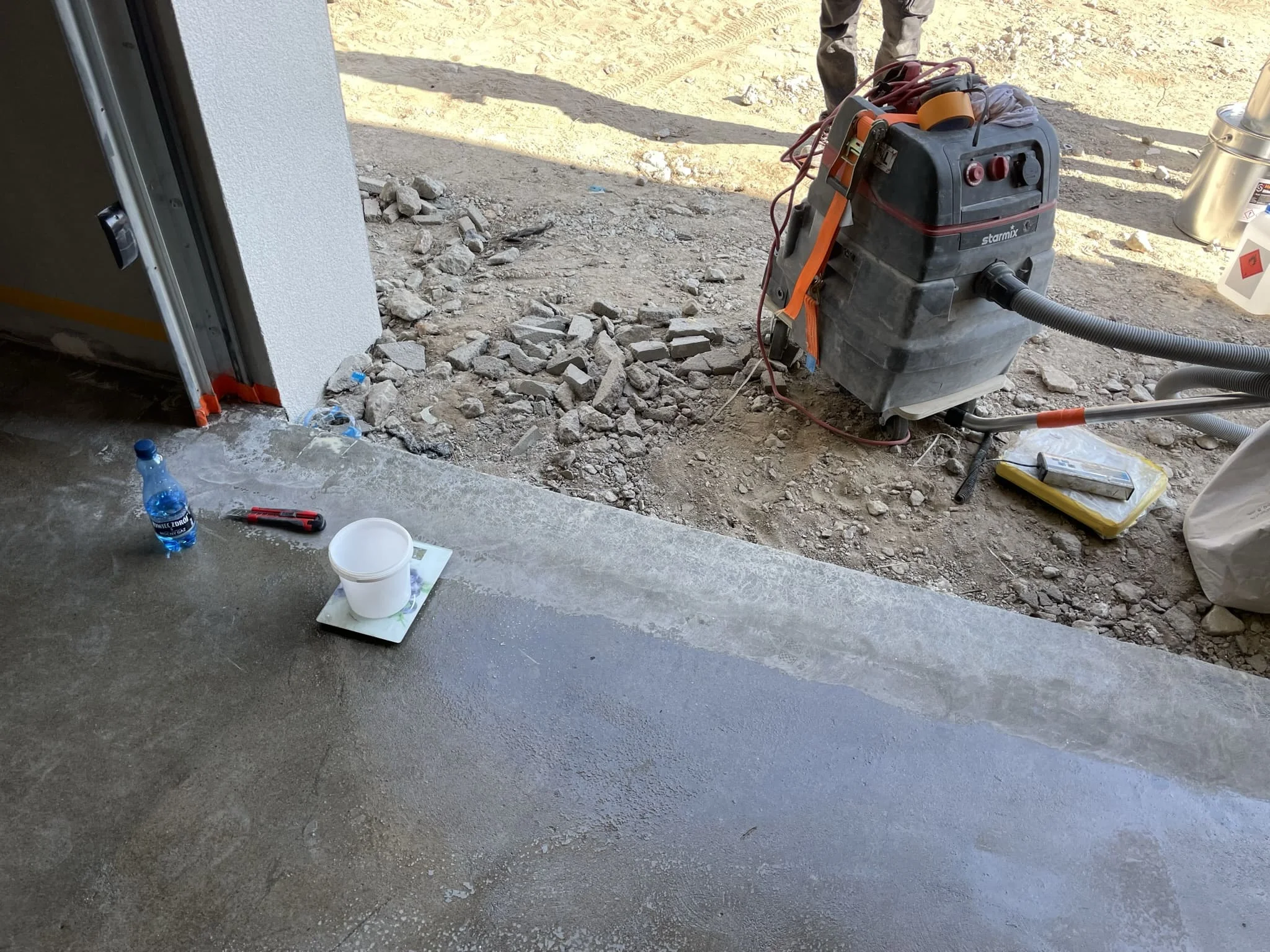 Нанесение химстойкого покрытия на полу в промышленном производстве / ТопПолГарант