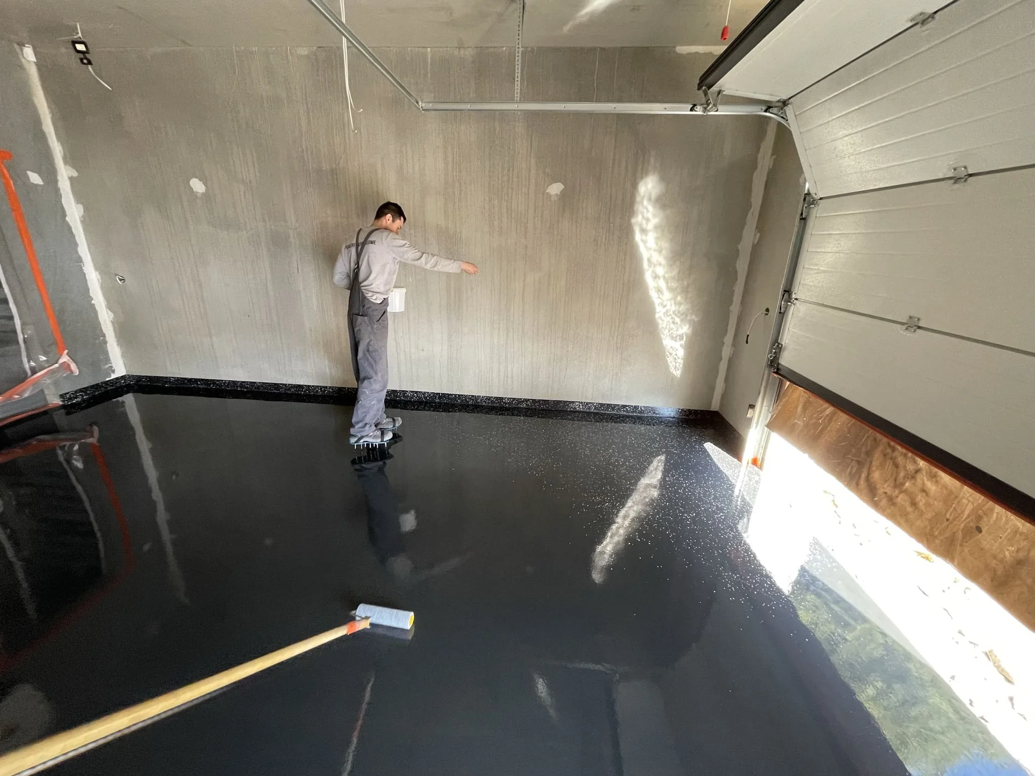 Эксплуатация высоконаполненного промышленного пола под тяжелой техникой / ТопПолГарант