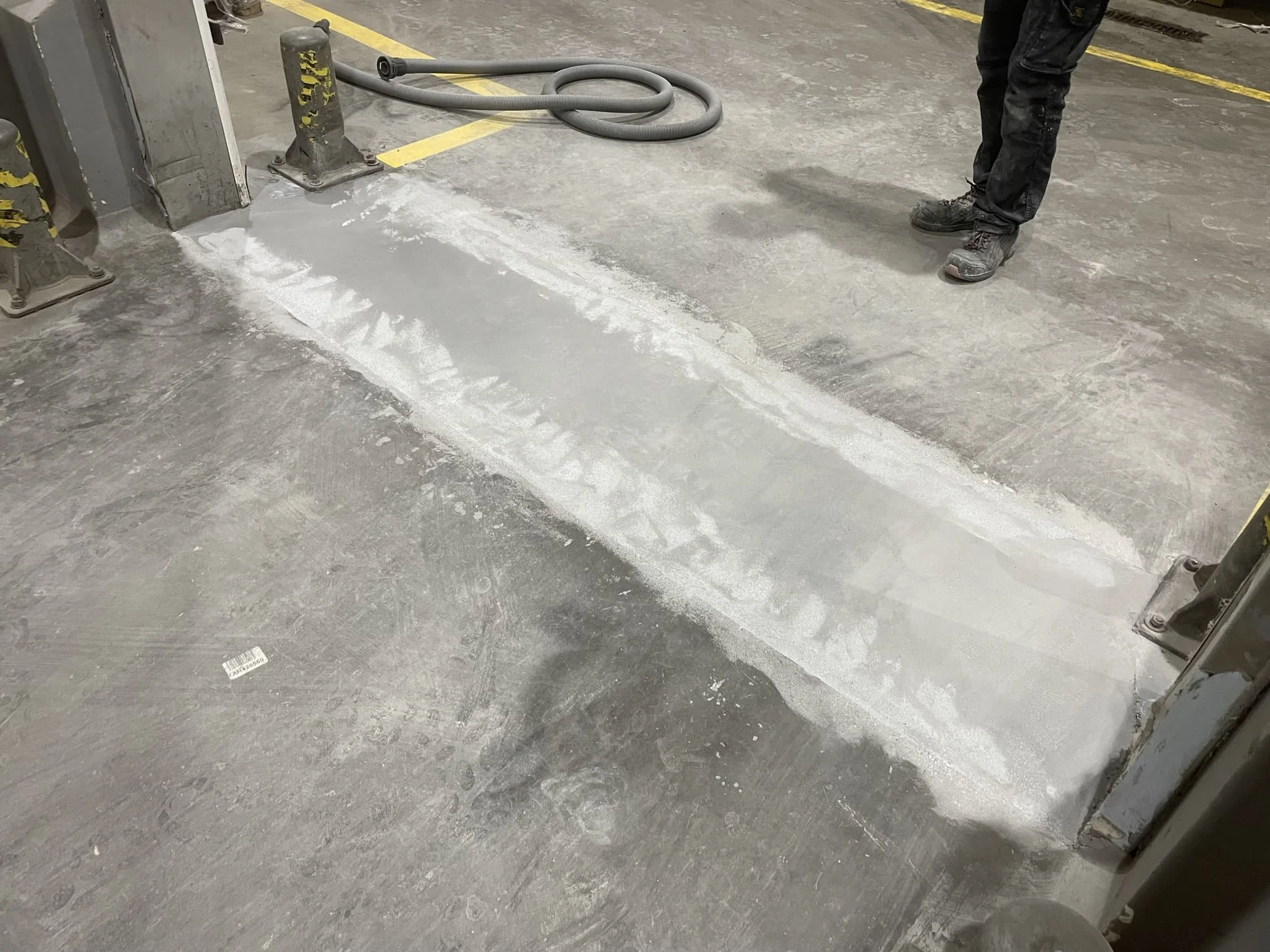 Готовое полимерцементное покрытие в автосервисе с разметкой и полировкой / ТопПолГарант