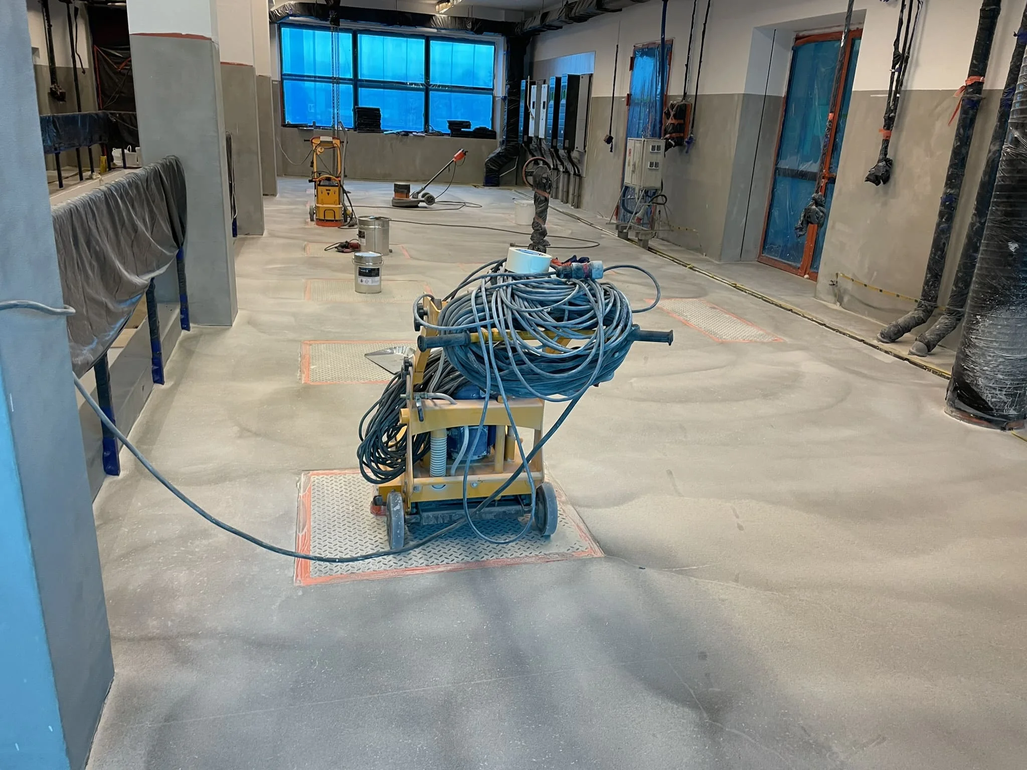 Уборка, уход и эксплуатация магнезиального пола в архиве или лаборатории / ТопПолГарант