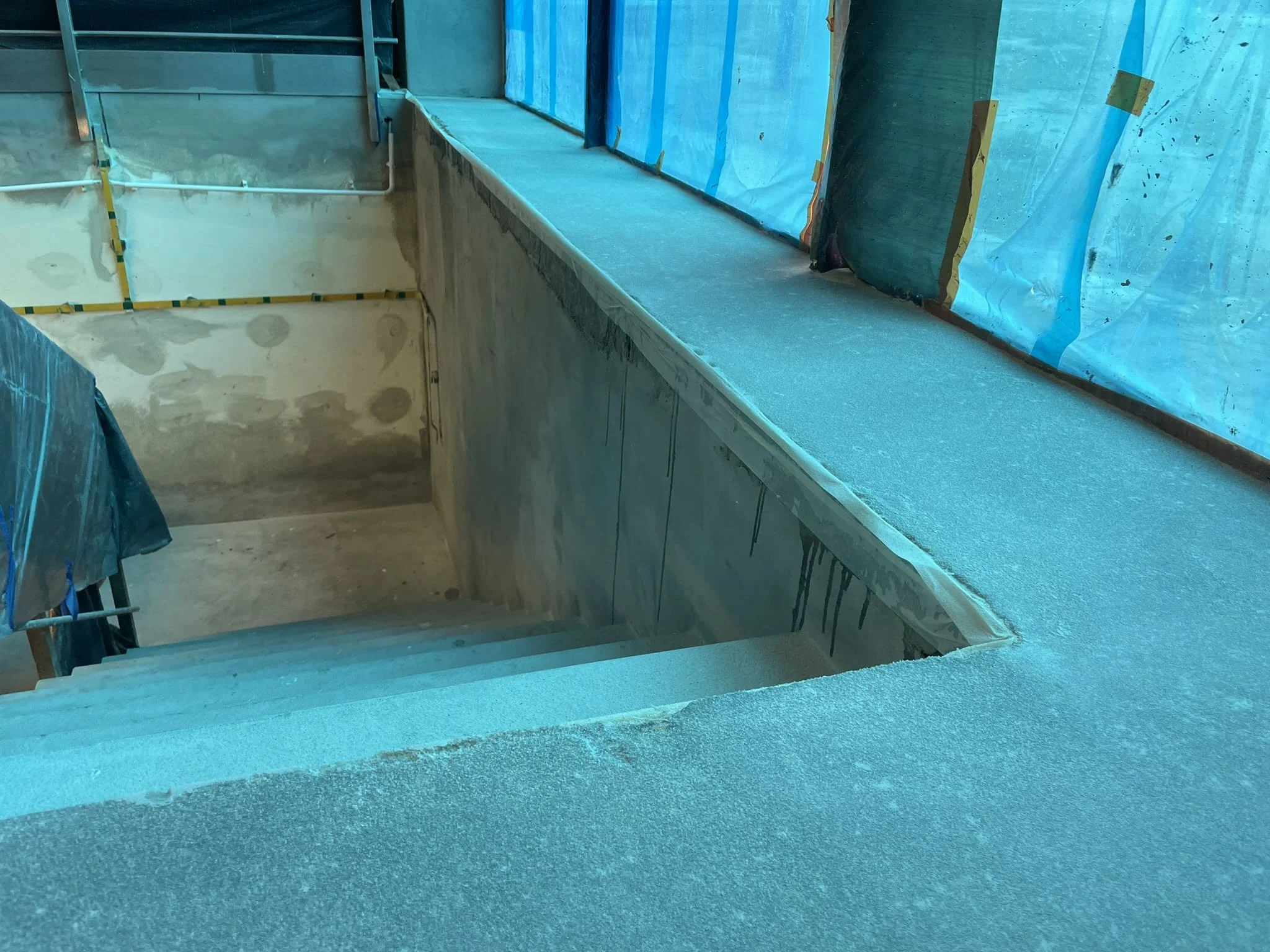 Готовый магнезиальный пол с зонированием и защитным финишем в архиве / ТопПолГарант