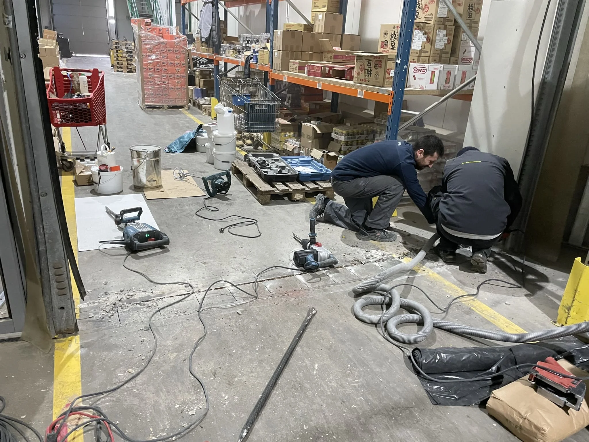 Монтаж антистатического наливного пола в серверной / ТопПолГарант