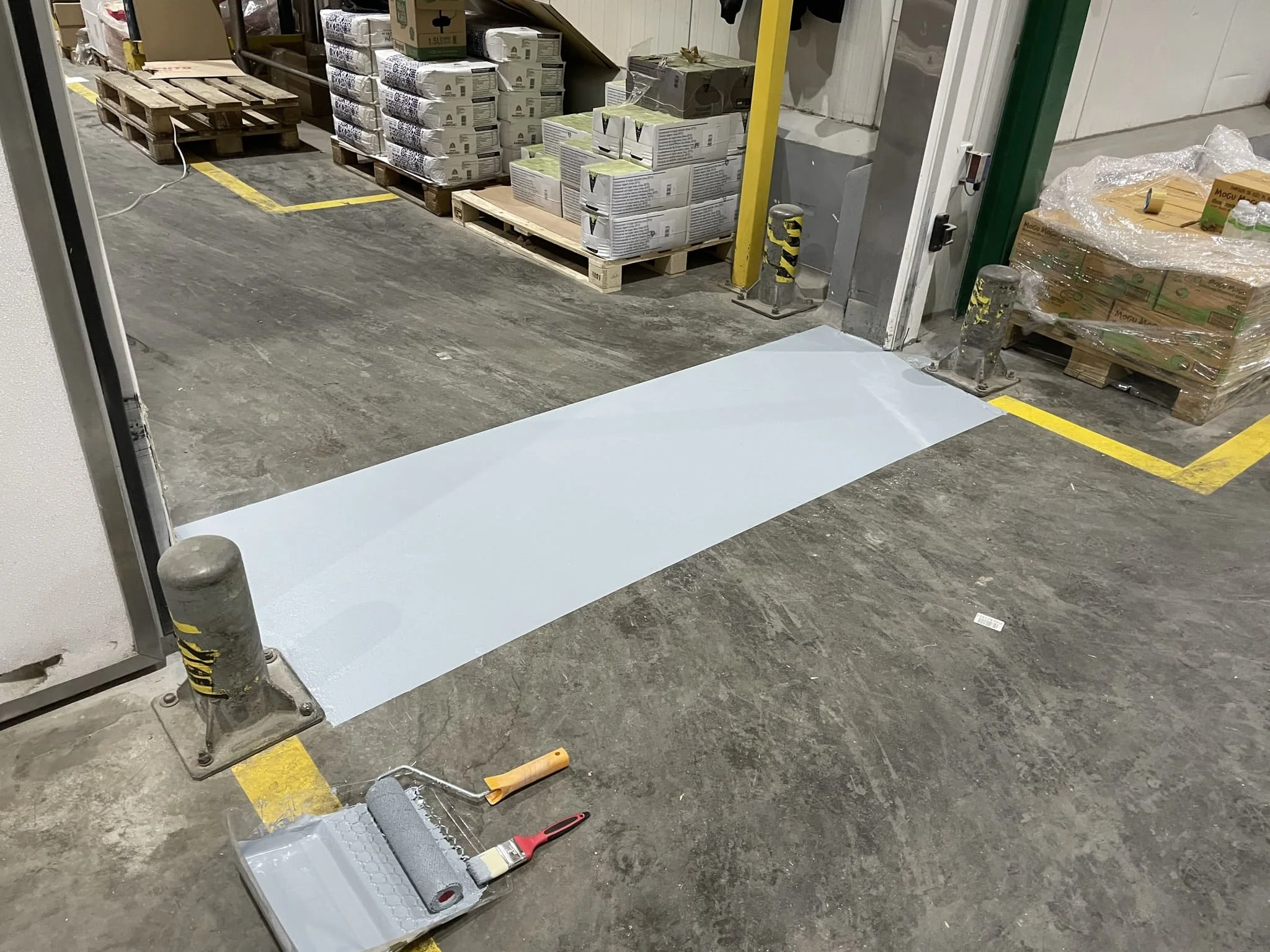 Измерение сопротивления антистатического покрытия на складе электроники / ТопПолГарант