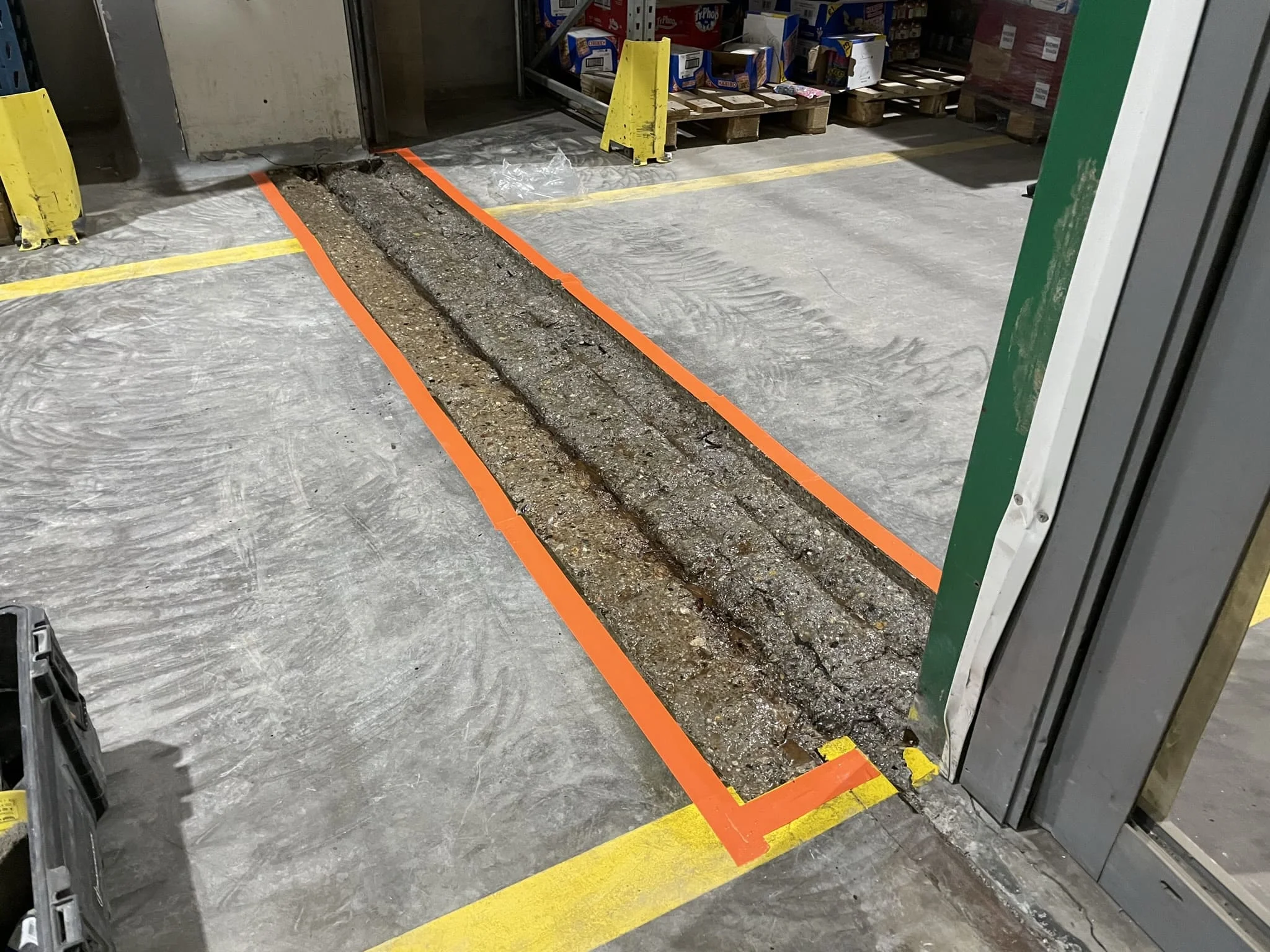 Завершённый наливной антистатический пол в производственной серверной / ТопПолГарант