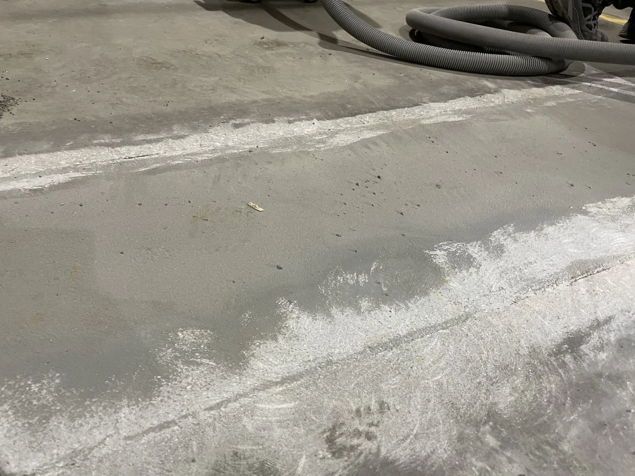 Антистатическое покрытие на складе электроники с разметкой зон и тестами сопротивления / ТопПолГарант