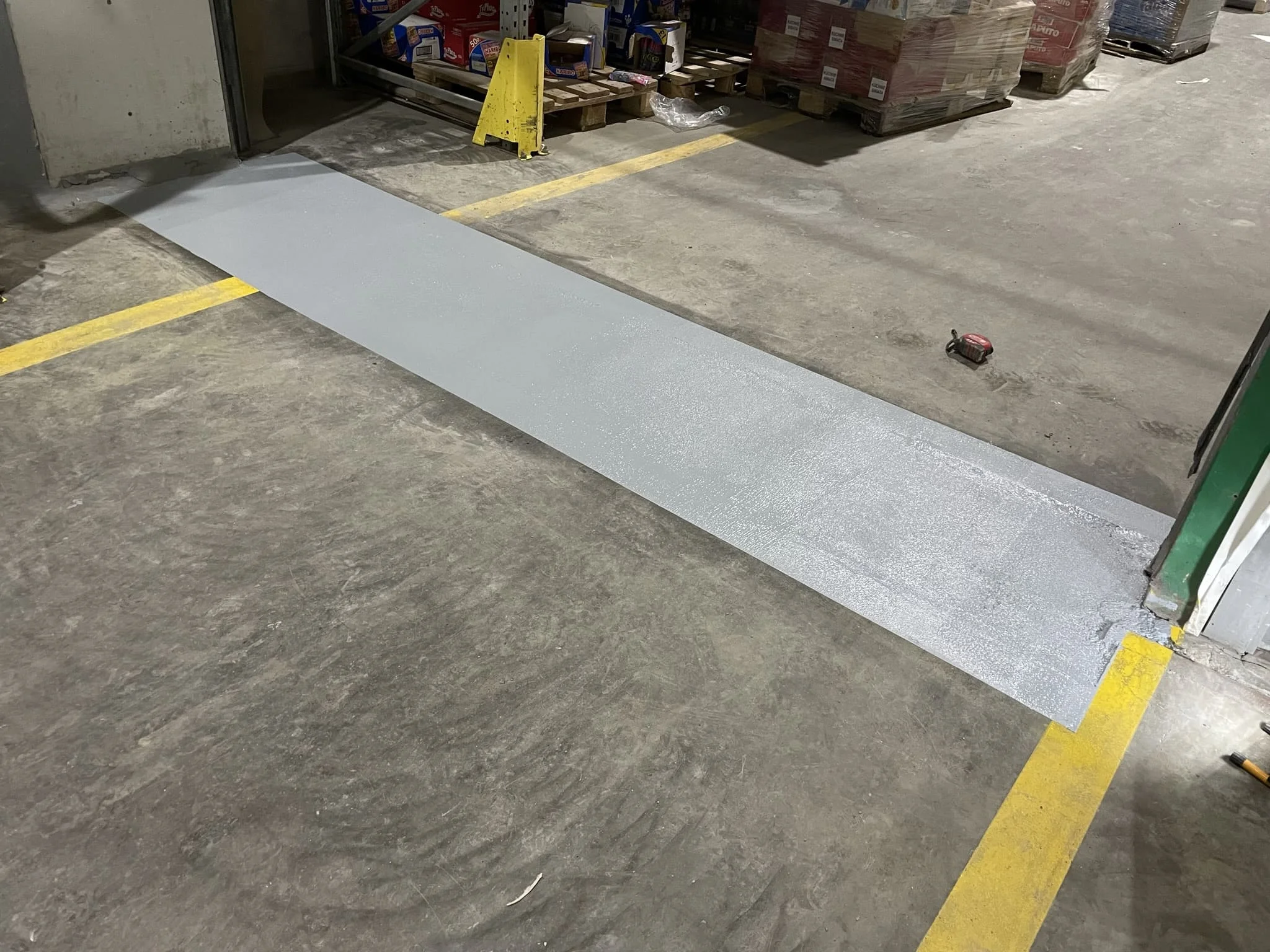 Токопроводящее покрытие в дата-центре с контрольным тестом сопротивления / ТопПолГарант