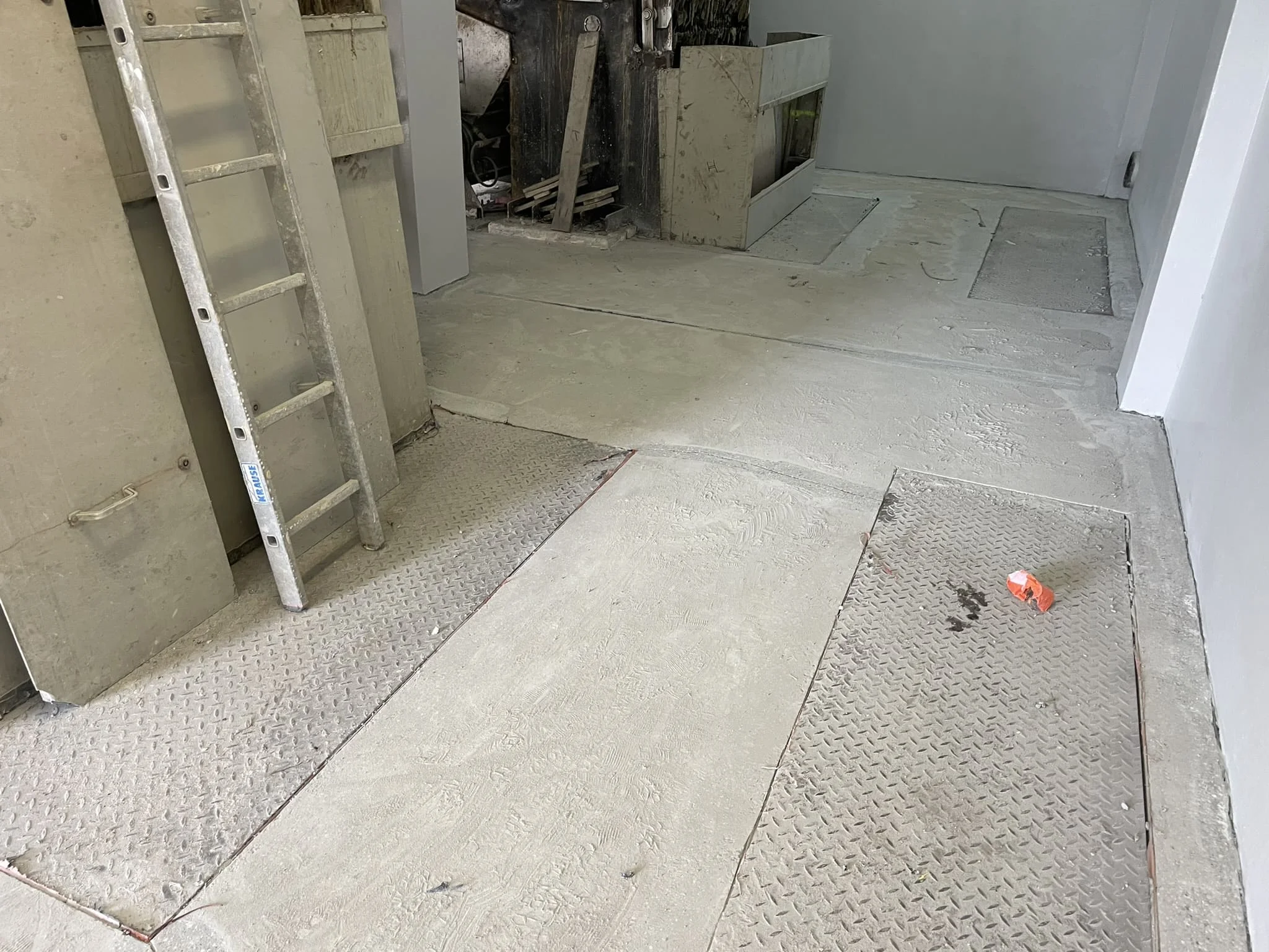 Контроль сопротивления токопроводящего покрытия и работающая лаборатория / ТопПолГарант