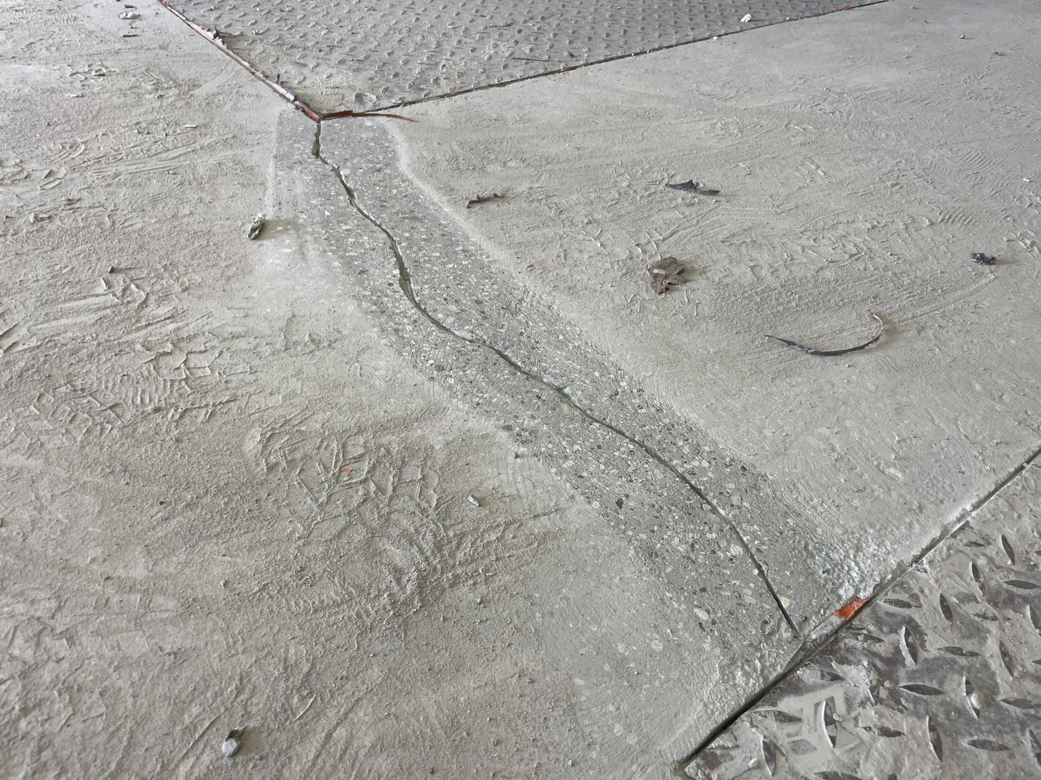 Проверка и паспортизация заземления токопроводящего пола на заводе/лаборатории / ТопПолГарант