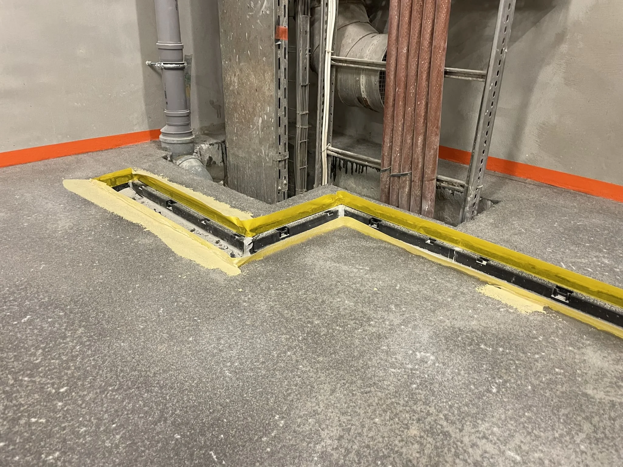 Укладка ММА-покрытия в складской зоне при минусовой температуре / ТопПолГарант