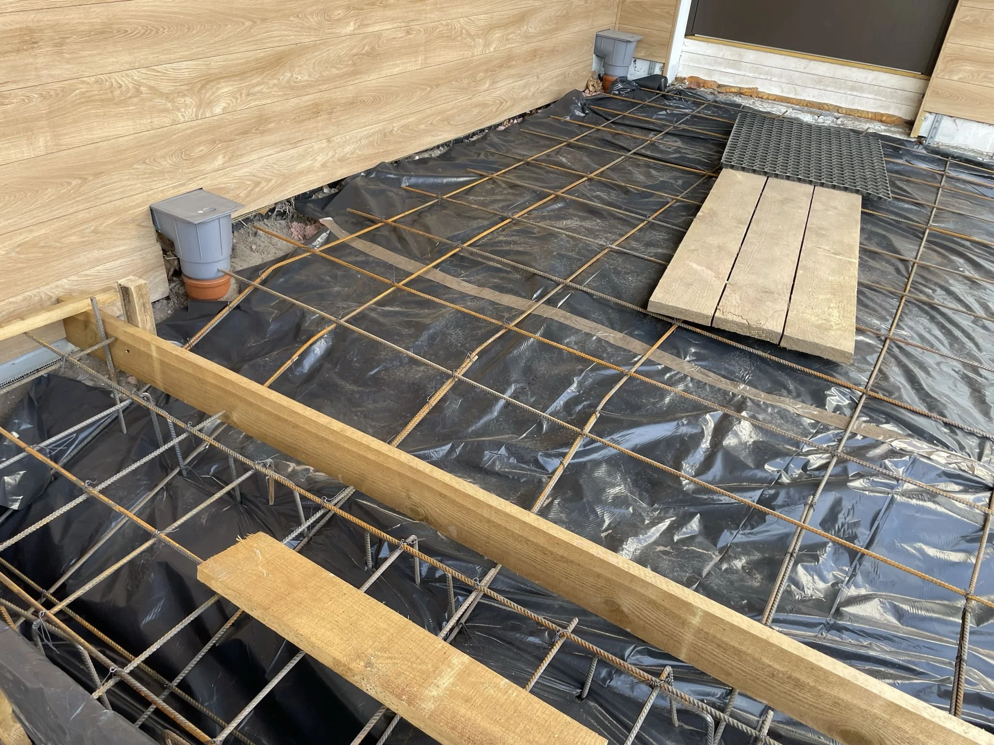 Готовый наливной и бетонный пол в многоуровневой автостоянке / ТопПолГарант