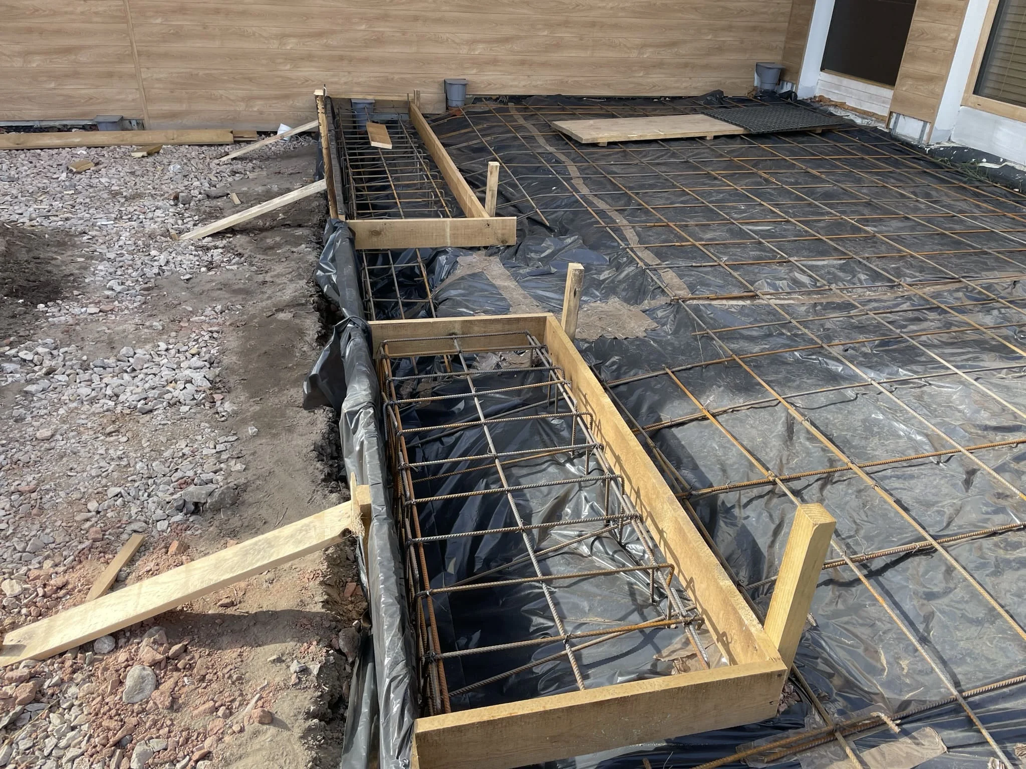 Минимальный износ структуры бетонного и комбинированного пола в паркинге спустя 5 лет эксплуатации / ТопПолГарант