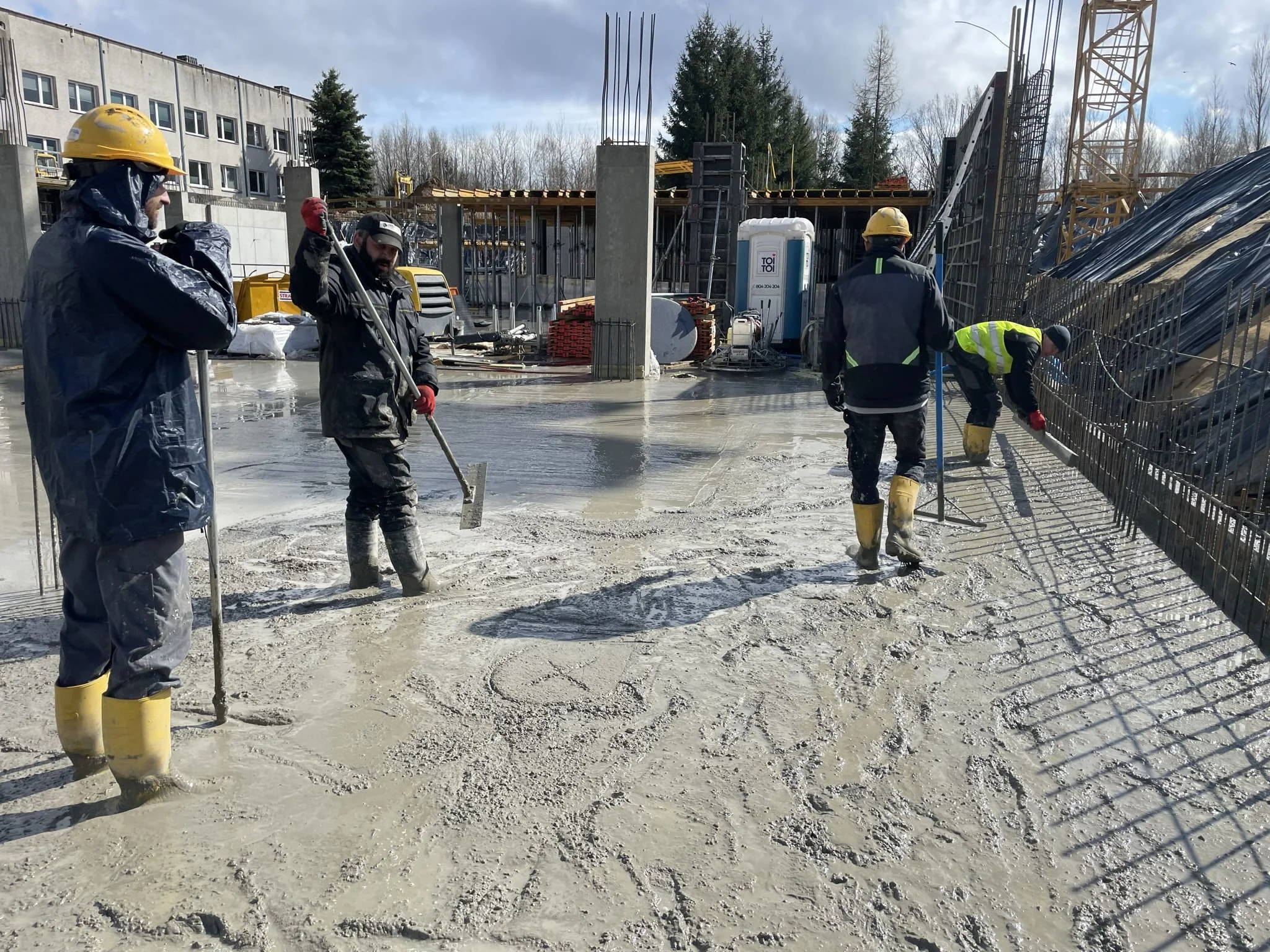 Разметка и нарезка швов на готовом бетонном покрытии паркинга / ТопПолГарант