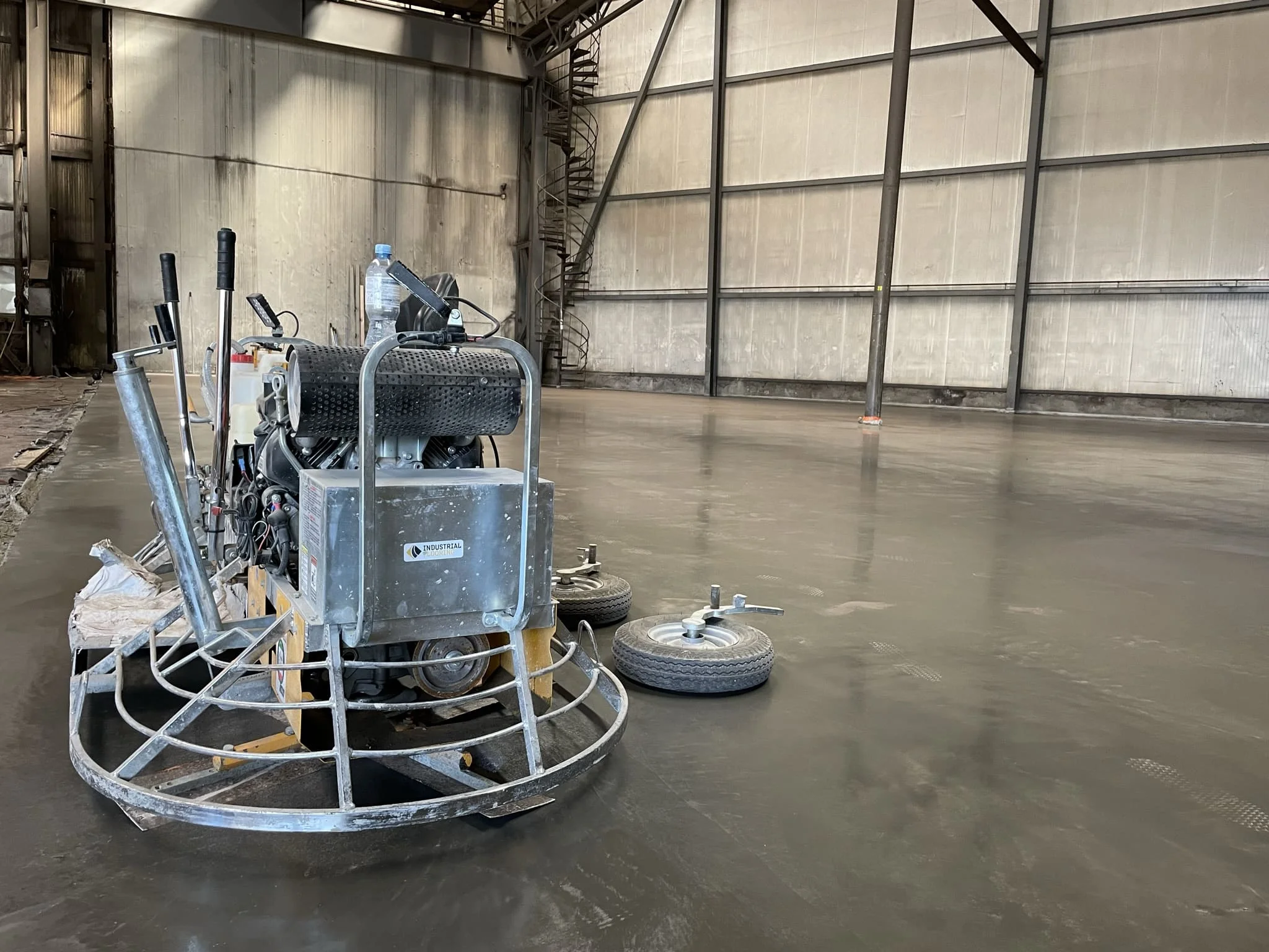 Бетонные промышленные полы - монтаж