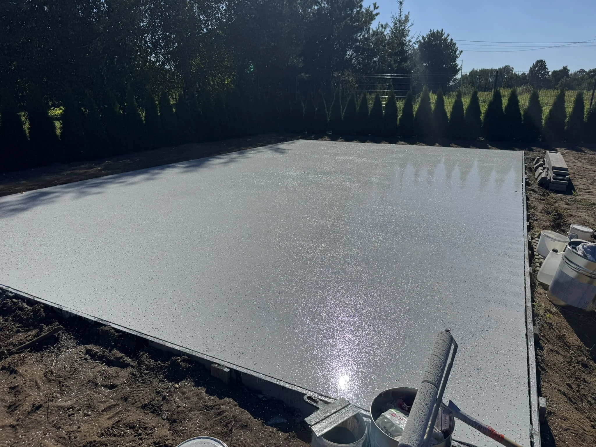 Готовый морозостойкий полимерный наливной пол с противоскользящим эффектом на улице