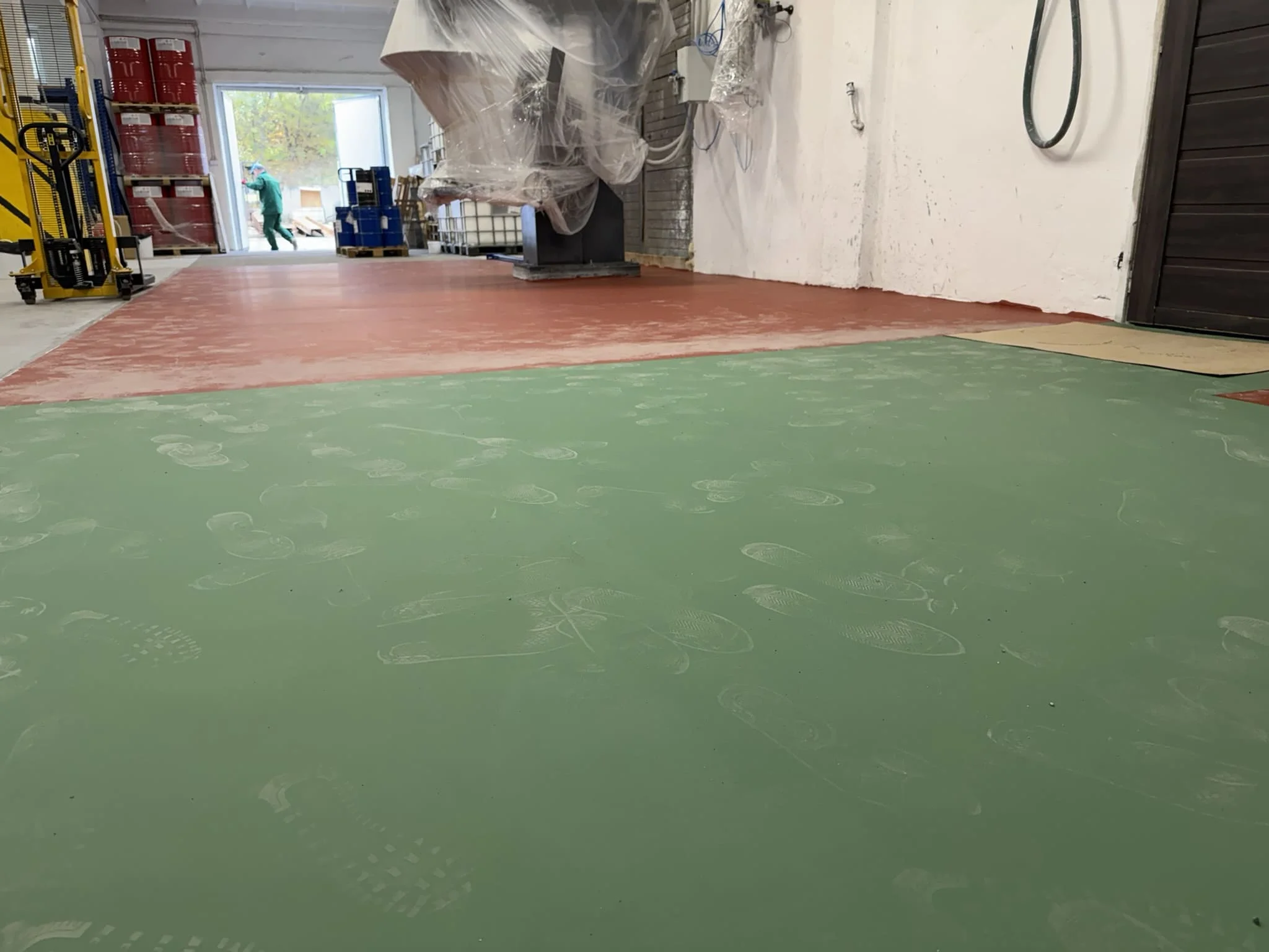 Монтаж полиуретан-цементного наливного пола на пищевом предприятии