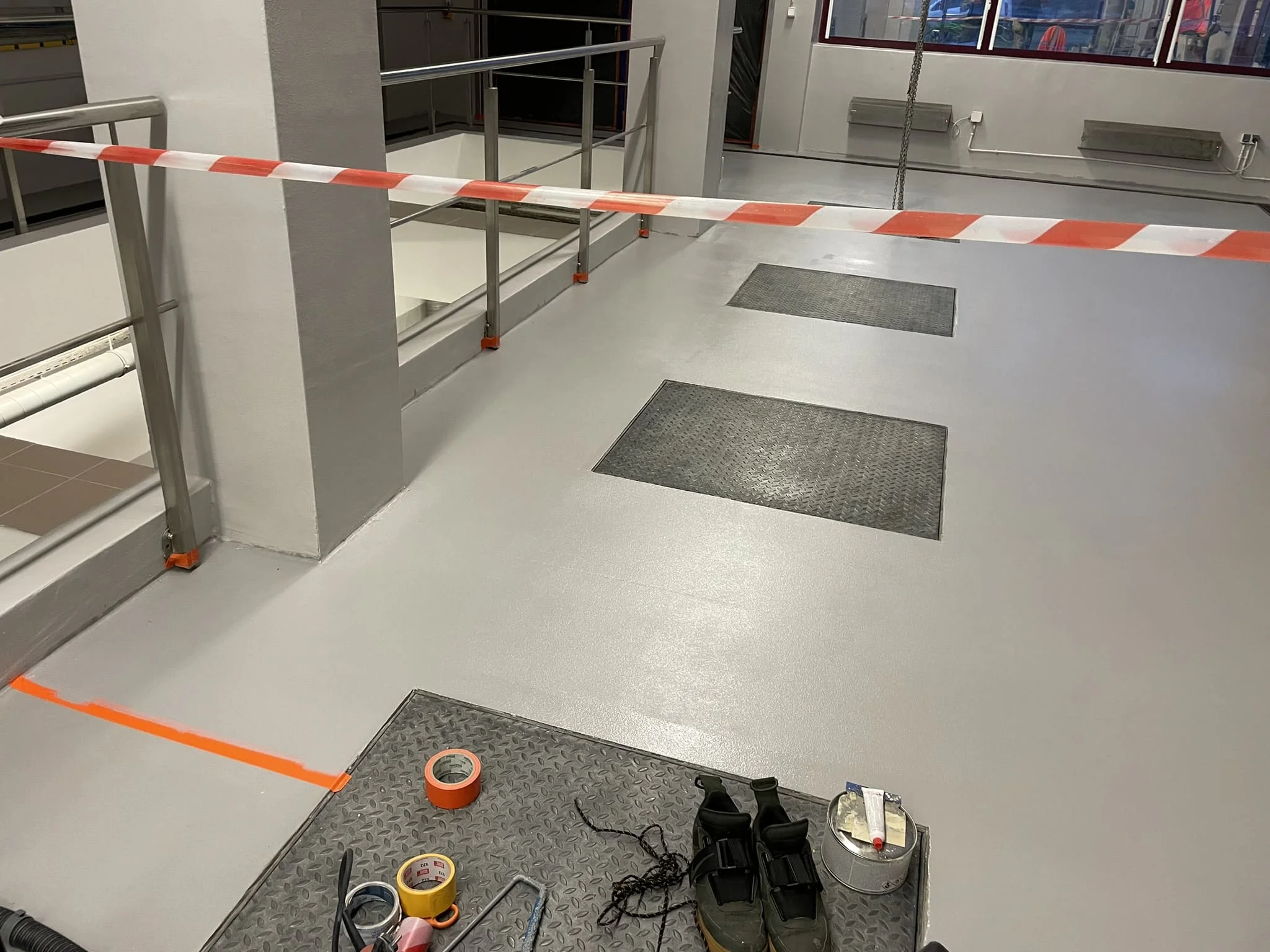 Монтаж антистатического наливного эпоксидного пола в серверном помещении