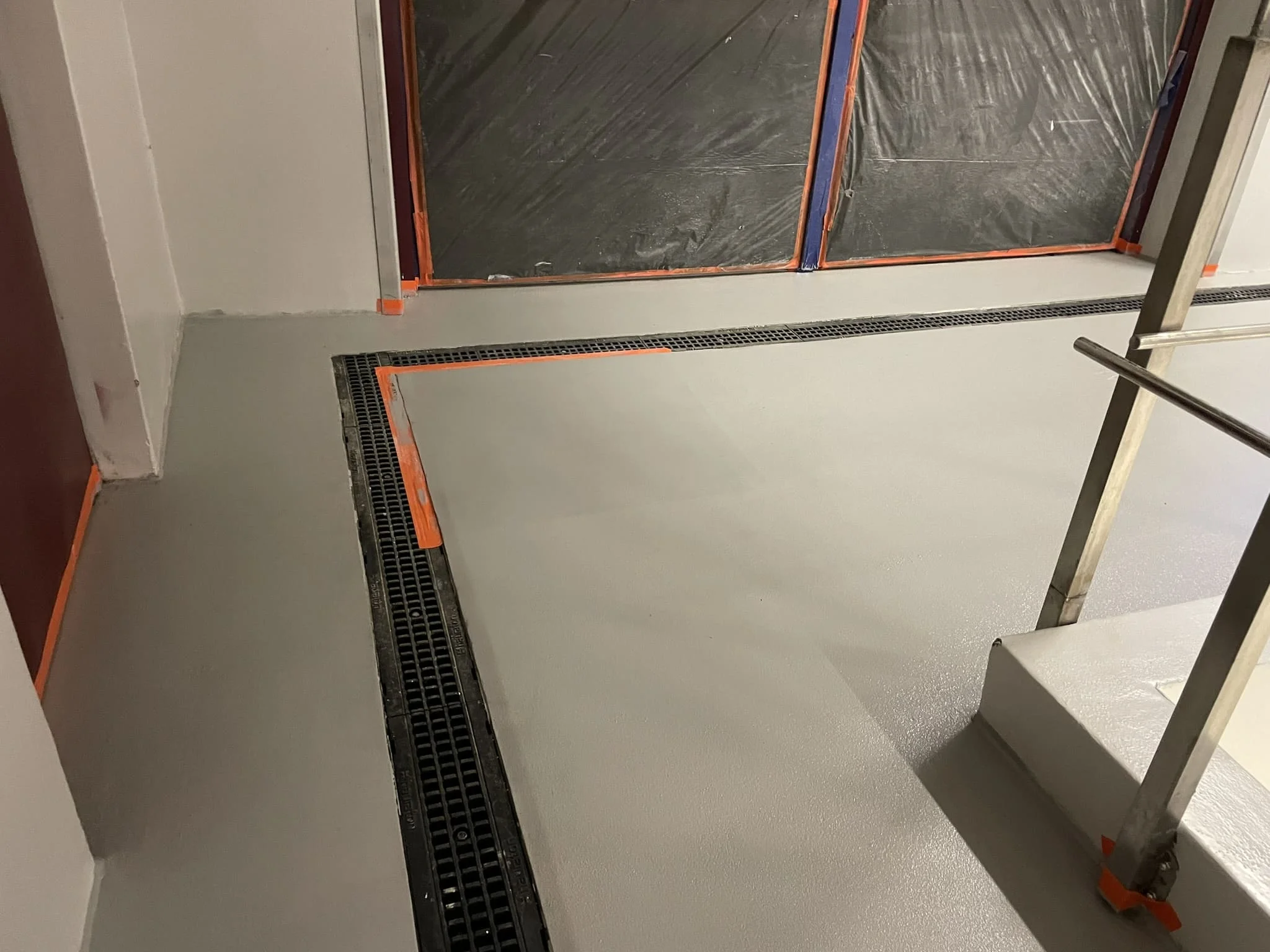 Антистатическое покрытие для пола: эстетичный полимерный вариант для электроники