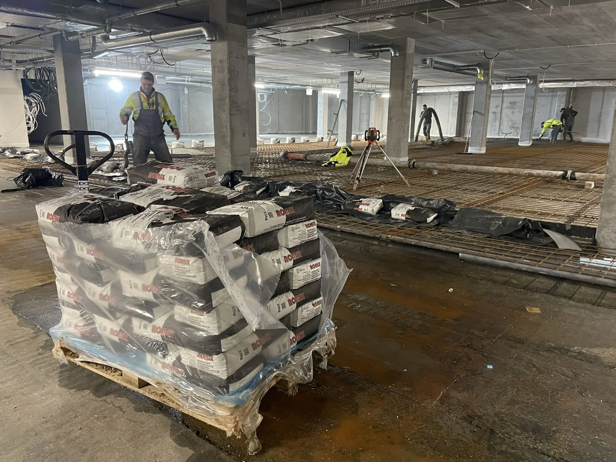 Готовое цветное полимерное покрытие с разметкой на паркинге