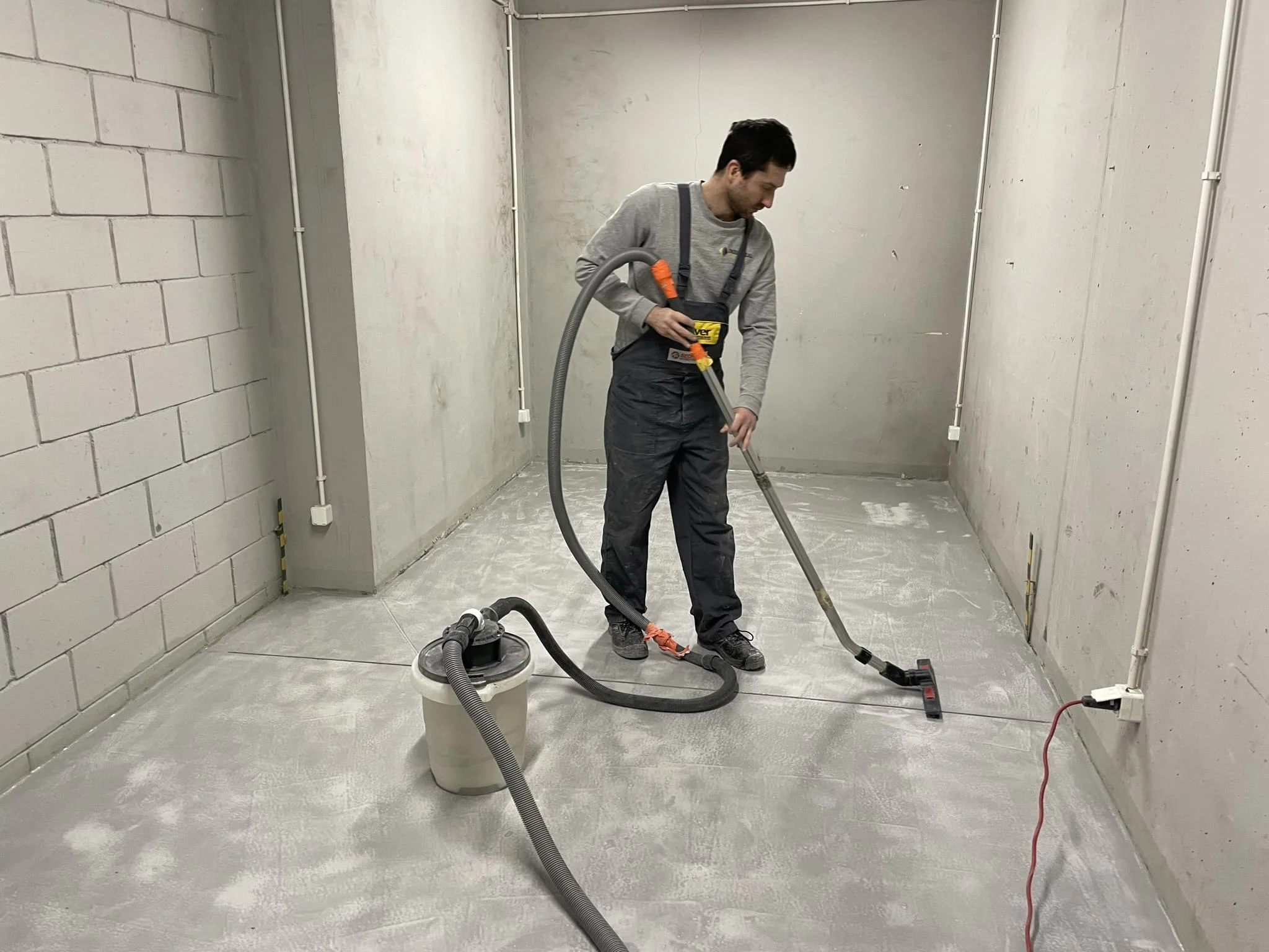 Монтаж наливного полимерного покрытия для складского комплекса