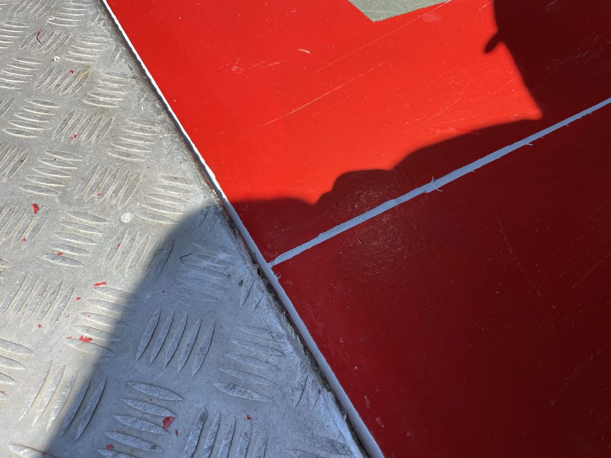 Монтаж наливного пола в производственном цехе крупного предприятия