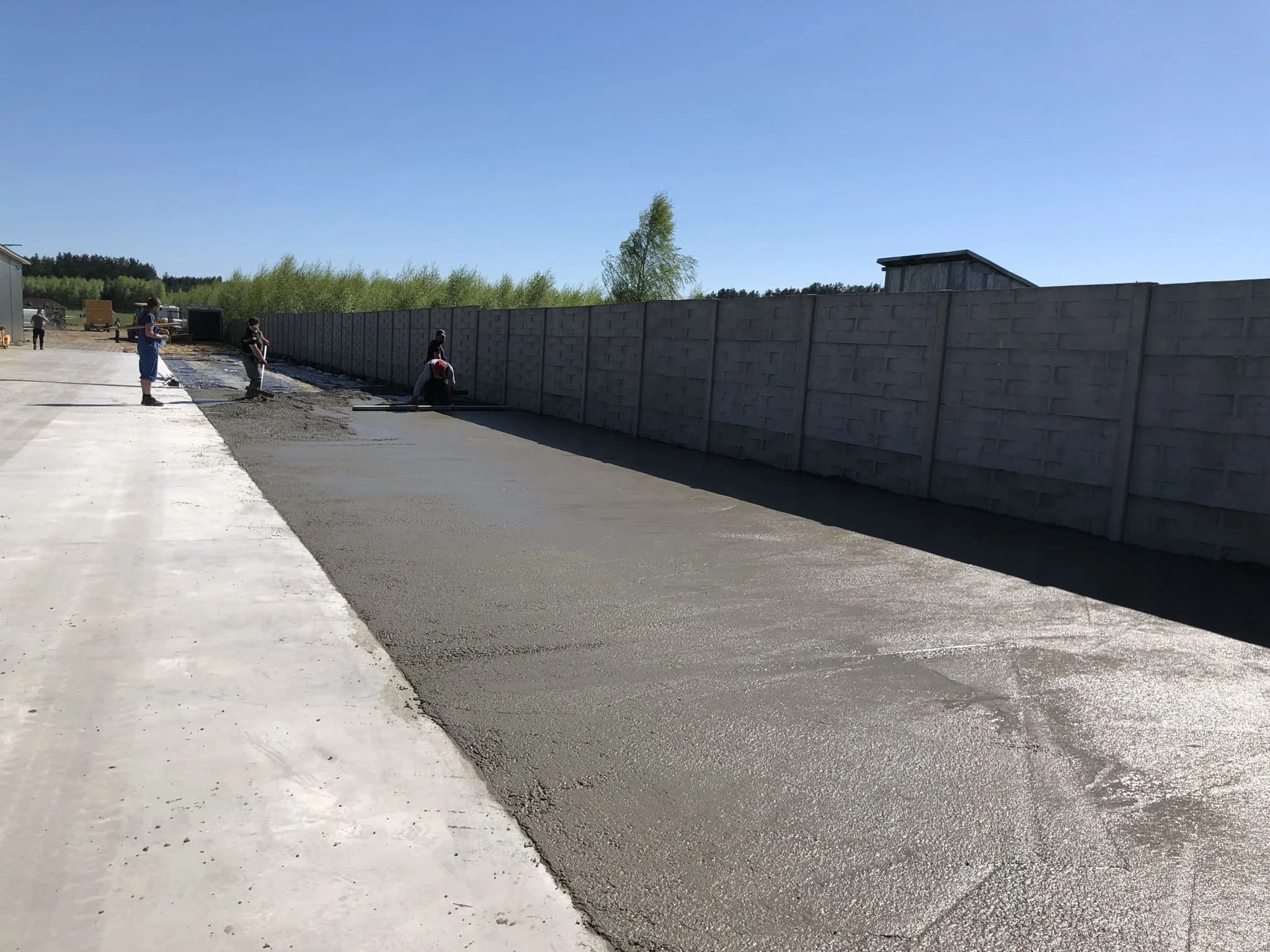 Готовое морозостойкое бетонное покрытие для автостоянки или двора