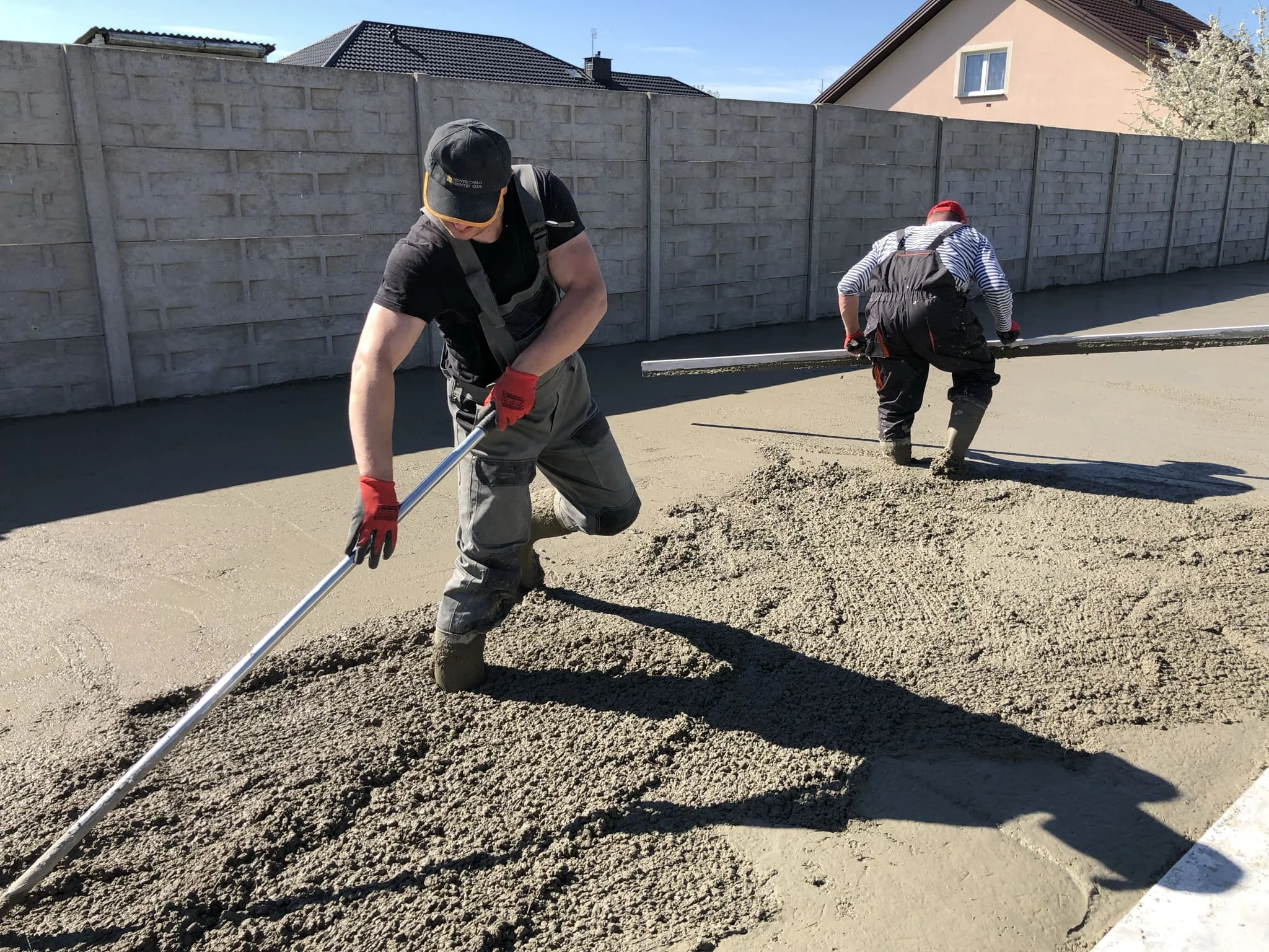 Монтаж уличного полимерного наливного пола на открытой площадке