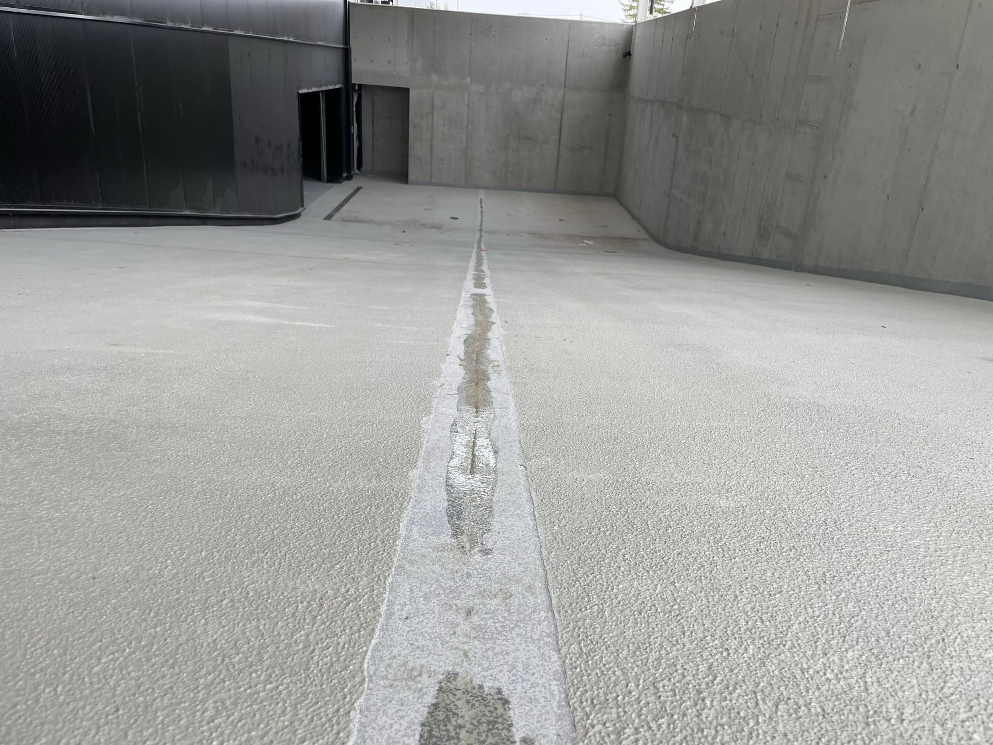 Монтаж морозостойкого наливного пола на открытой террасе