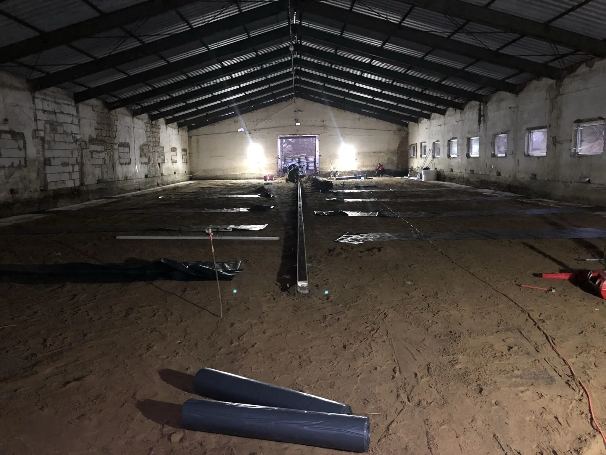 Заливка бетонного пола по грунту на производственном объекте