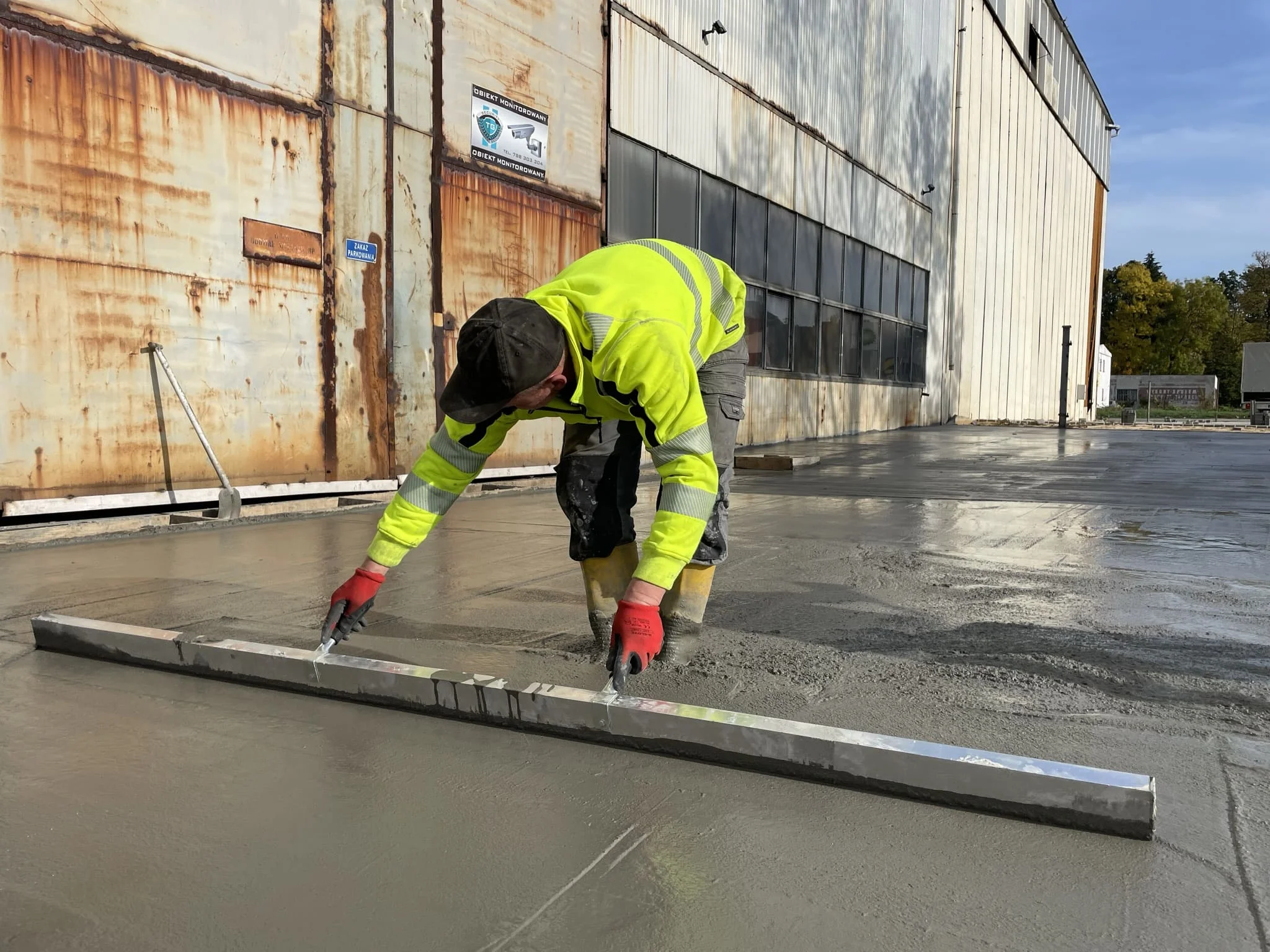 Стяжка пола по грунту