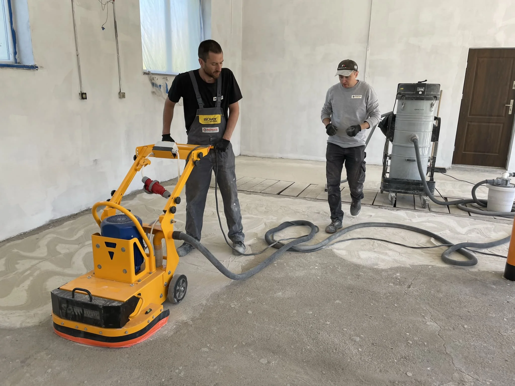 Алмазная шлифовка пола бетон на промышленном объекте