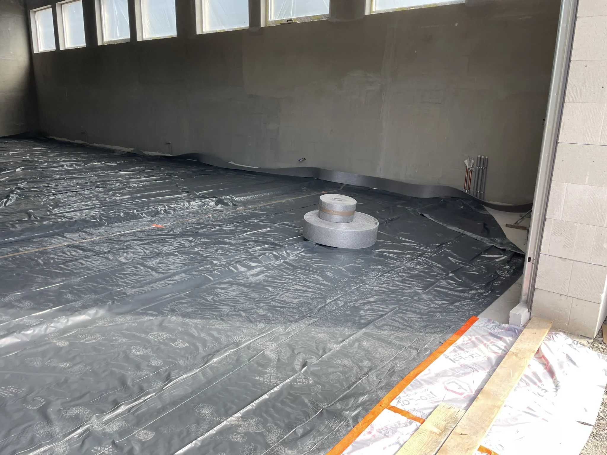 Устройство бетонного пола с армированием и затиркой в гараже